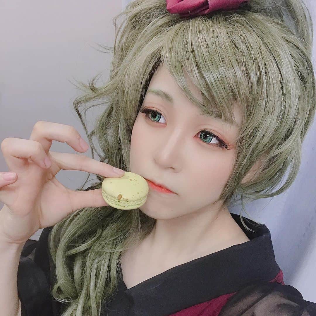 三田麻央のインスタグラム：「どうでもいいけどマカロン食べたい🐗 #舞台脳漿 #猪突猛進ガール」