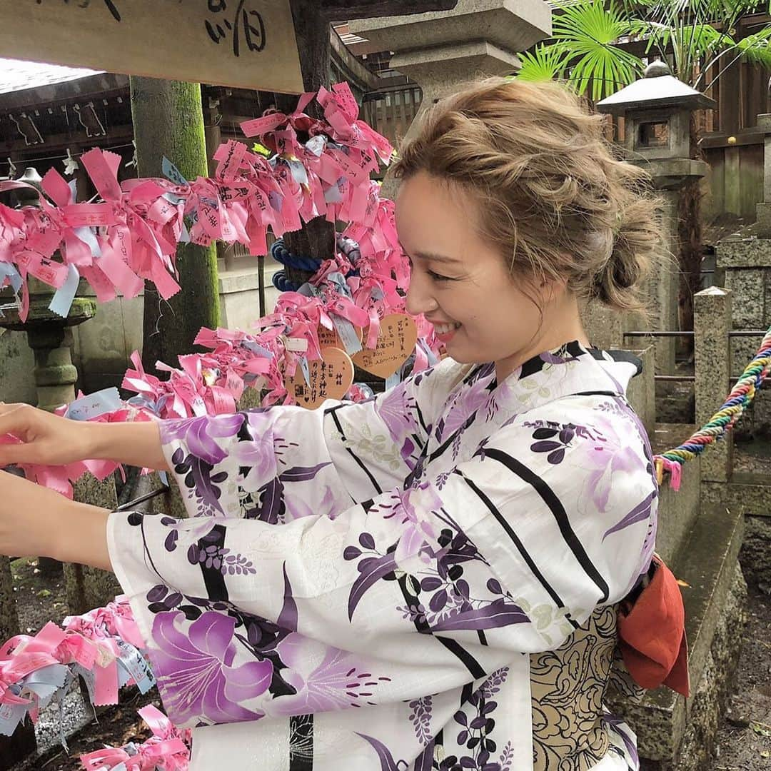 かとうあやのさんのインスタグラム写真 - (かとうあやのInstagram)「♡ 浴衣来てお祭りに行きませんか？🏮👘💓 ラドンナも着付けやお祭りアレンジも行っています😊✌️ * ぜひ可愛いオシャレなアレンジさせてください🥺👍👍 360℃可愛いアレンジをご提案させていただきます✨ . .  #栄美容院#名古屋美容院#名古屋#栄#ladonnasakae#ヘアー#ヘアアレンジ#arrange#カラー  #ハイライト #簡単ヘアアレンジ #ロングシニオン#シニオン #アレンジ #波ウェーブ#ヘアアレンジ#ヘアセット#ロングアレンジ#簡単アレンジ#ルーズヘアアレンジ#ayan0arrange#おくれ毛#夏#お祭り#浴衣 #ゆかたアレンジ #まとめ髪 #浴衣アレンジ」7月13日 23時55分 - ayan01217