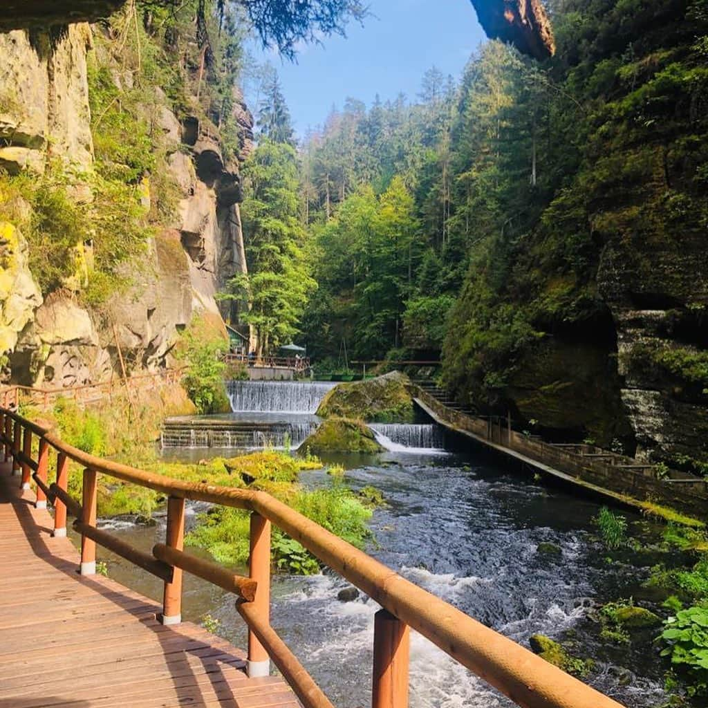 カロリナ・クルコヴァさんのインスタグラム写真 - (カロリナ・クルコヴァInstagram)「Today’s trip to Soutěsky - Hřensko ❤️ #czechrepublic #familytime #KK 💋」7月13日 23時49分 - karolinakurkova