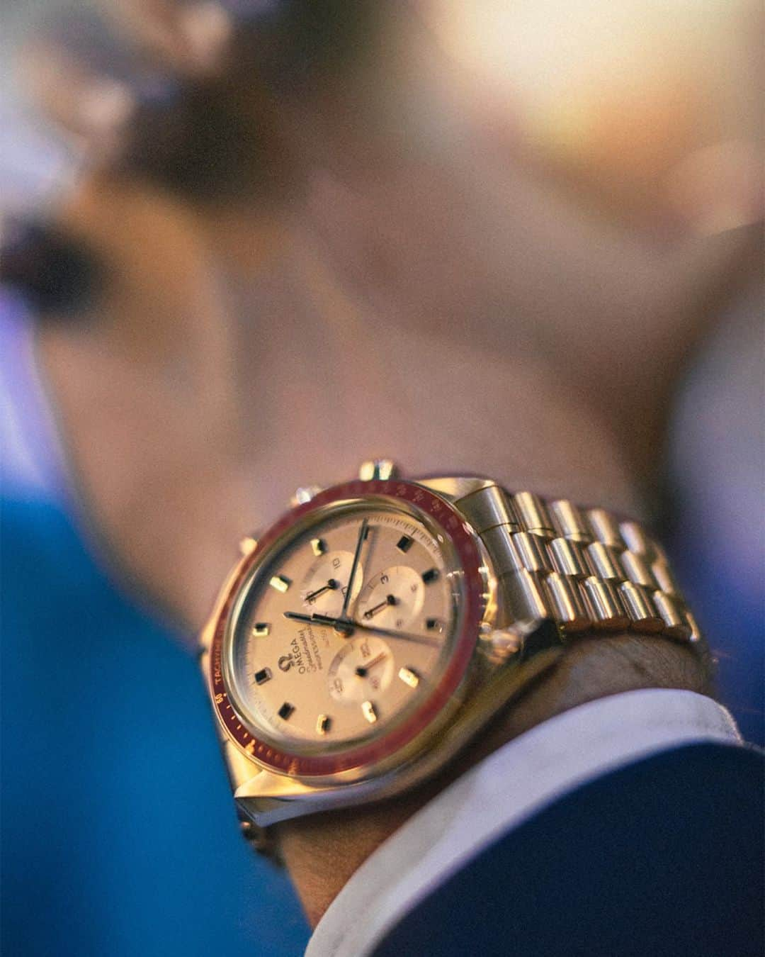 オメガさんのインスタグラム写真 - (オメガInstagram)「#Moonwatch Lunar-inspired luxury. The #Speedmaster Apollo 11, 50thAnniversary tribute in Moonshine™ Gold.」7月13日 23時56分 - omega