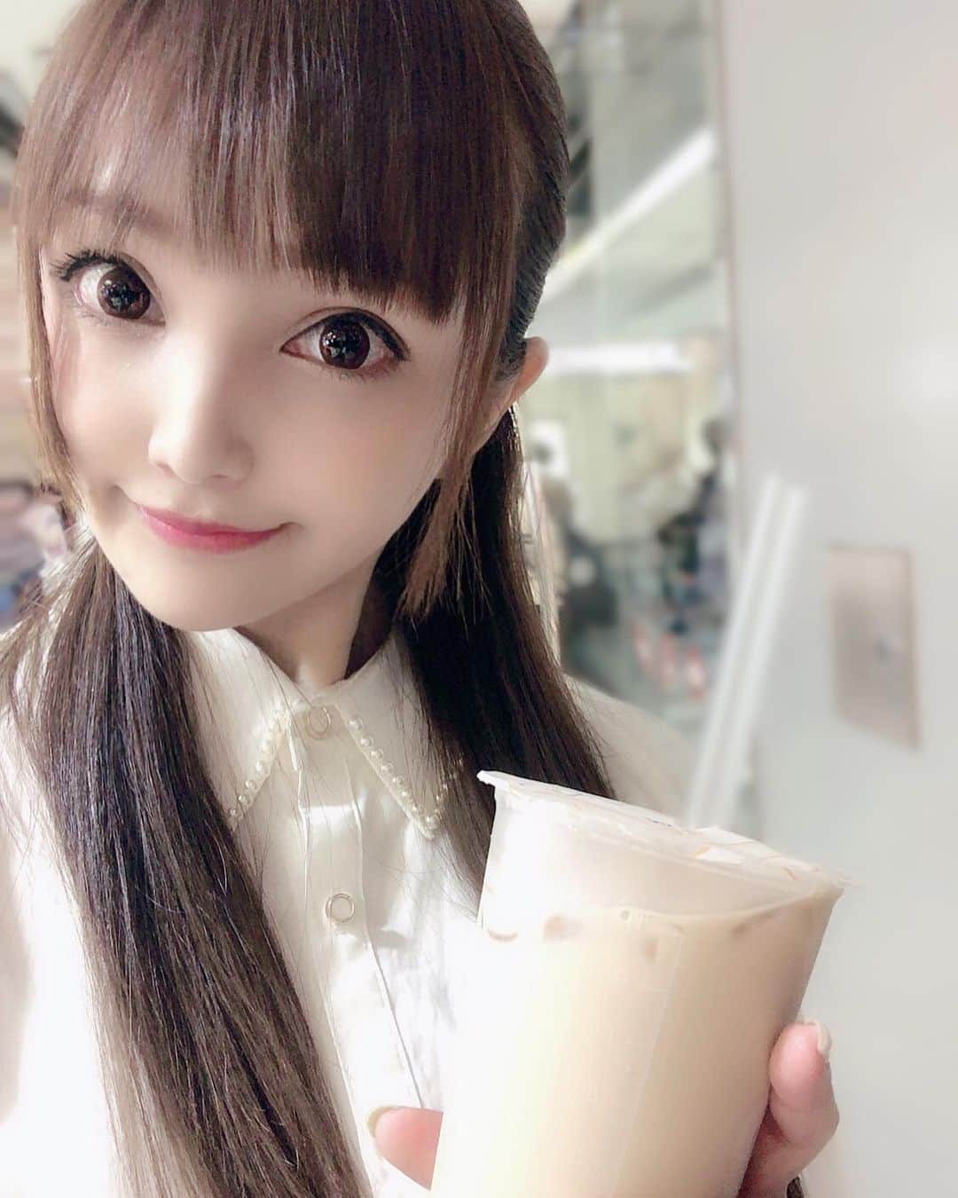 のインスタグラム：「今日は某ＣＭのオーディションでした🐰💕なのでめっちゃナチュラルメイク💄✨服装もシンプルコーデʕ•̫͡•ʔ久々に演技したのだ☺️間違えなくできて一安心🤭受かりますように💓そして終わったらまたすぐタピ🤭🥤💕 #グラドル自画撮り部#オーディション#ナチュラル#ナチュラルメイク#タピオカ#タピオカ巡り#タピオカ部#1人カフェ巡り#cafe#coco#coco都可#新宿#sinjuk #alta#japanesegirl#instadaily#instalike#igers #selfie#instagood#pleaselike#pleasefollow#followme」