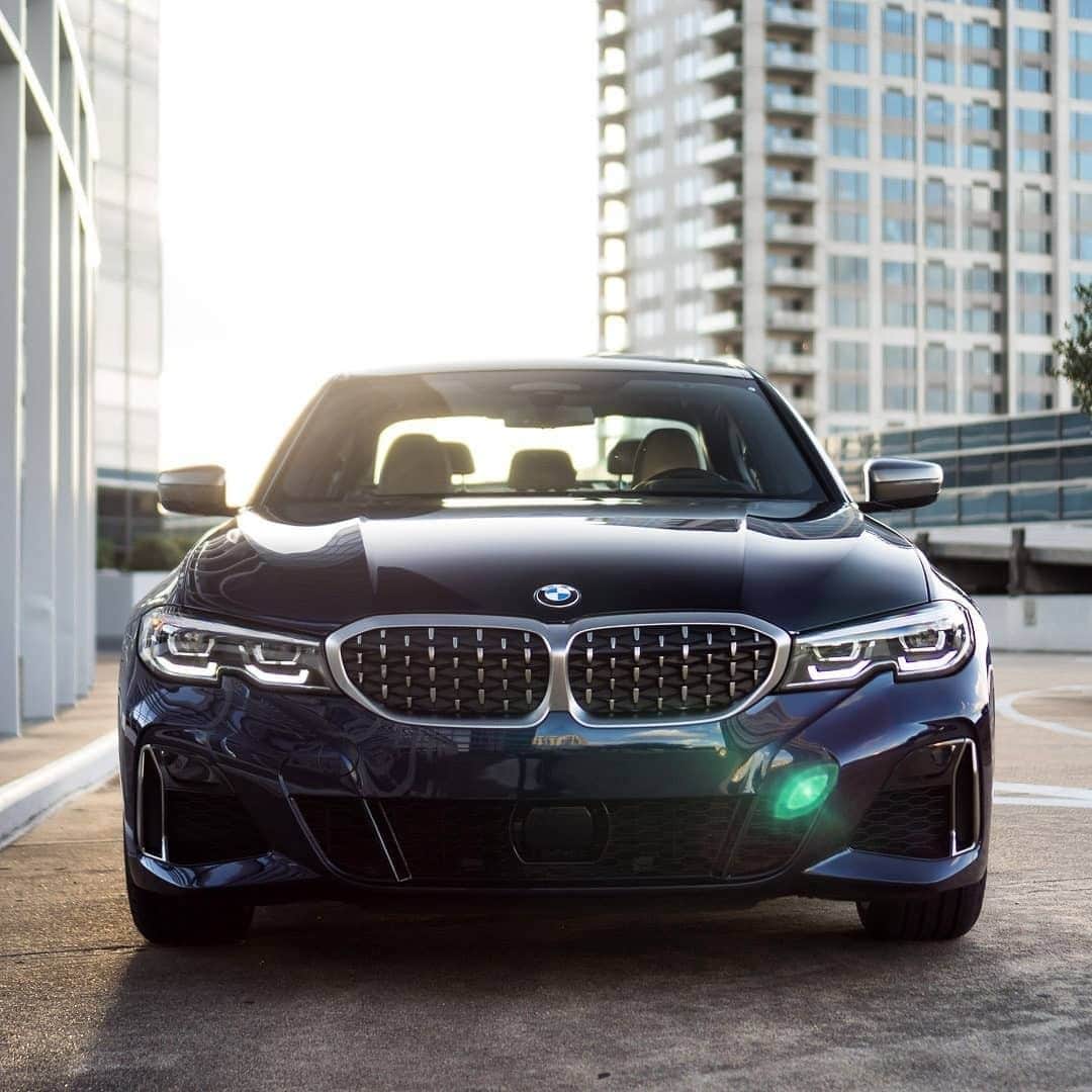 BMWのインスタグラム：「Speaks the language of agility. The BMW 3 Series Sedan. #The3 #BMW #3Series #BMWrepost  @dr_m2sko  __ BMW M340i xDrive Sedan: Fuel consumption in l/100 km (combined): 7.5. CO2 emissions in g/km (combined): 172*; *All performance, fuel consumption and emissions figures are provisional. The values of fuel consumptions, CO2 emissions and energy consumptions shown were determined according to the European Regulation (EC) 715/2007 in the version applicable at the time of type approval. The figures refer to a vehicle with basic configuration in Germany and the range shown considers optional equipment and the different size of wheels and tires available on the selected model. The values of the vehicles are already based on the new WLTP regulation and are translated back into NEDC-equivalent values in order to ensure the comparison between the vehicles. [With respect to these vehicles, for vehicle related taxes or other duties based (at least inter alia) on CO2-emissions the CO2 values may differ to the values stated here.] The CO2 efficiency specifications are determined according to Directive 1999/94/EC and the European Regulation in its current version applicable. The values shown are based on the fuel consumption, CO2 values and energy consumptions according to the NEDC cycle for the classification. For further information about the official fuel consumption and the specific CO2 emission of new passenger cars can be taken out of the „handbook of fuel consumption, the CO2 emission and power consumption of new passenger cars“, which is available at all selling points and at https://www.dat.de/angebote/verlagsprodukte/leitfaden-kraftstoffverbrauch.html.」