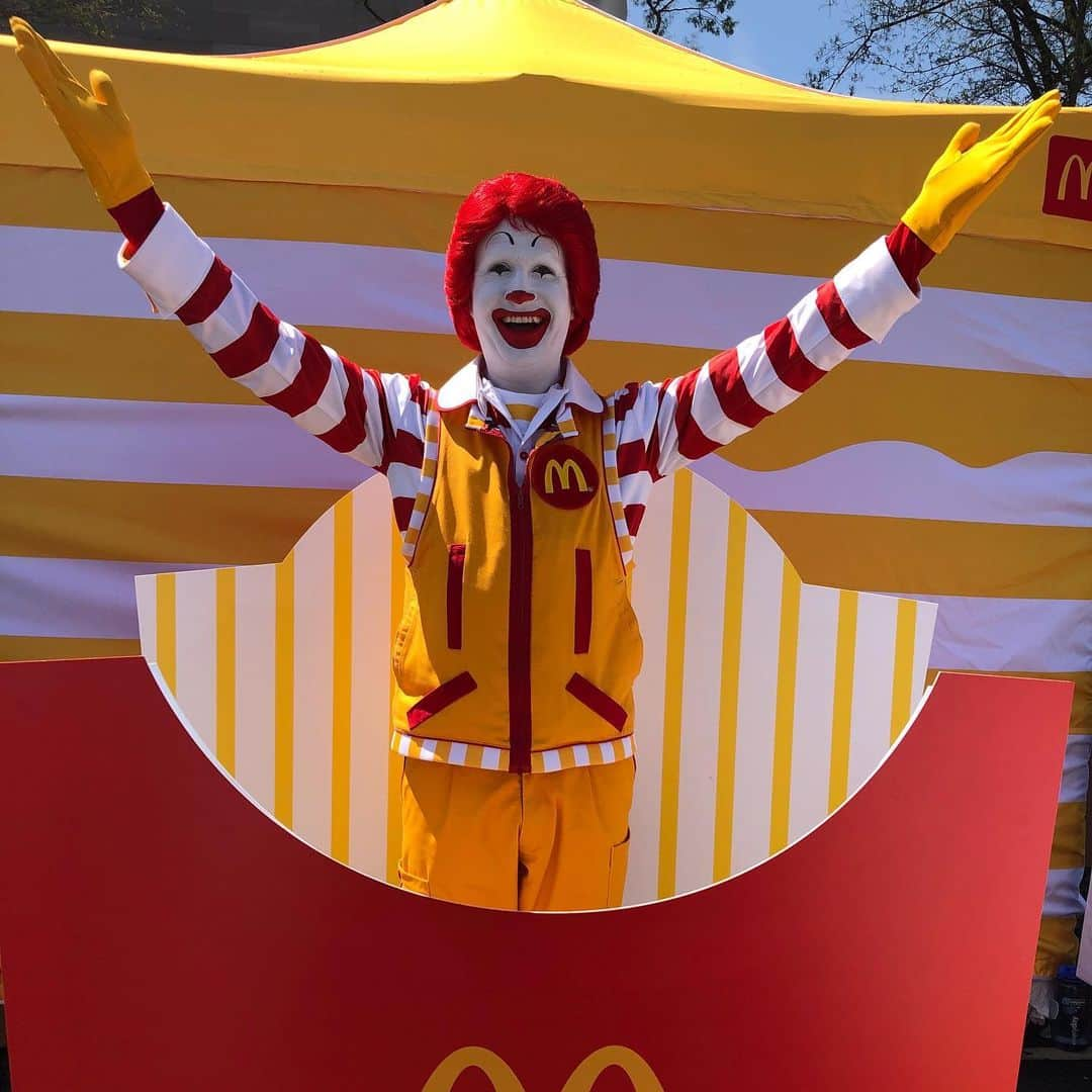 ドナルドさんのインスタグラム写真 - (ドナルドInstagram)「When your friends tell you to fully embody what you love most in the world... 🍟 #NationalFrenchFryDay」7月14日 0時01分 - ronaldmcdonald