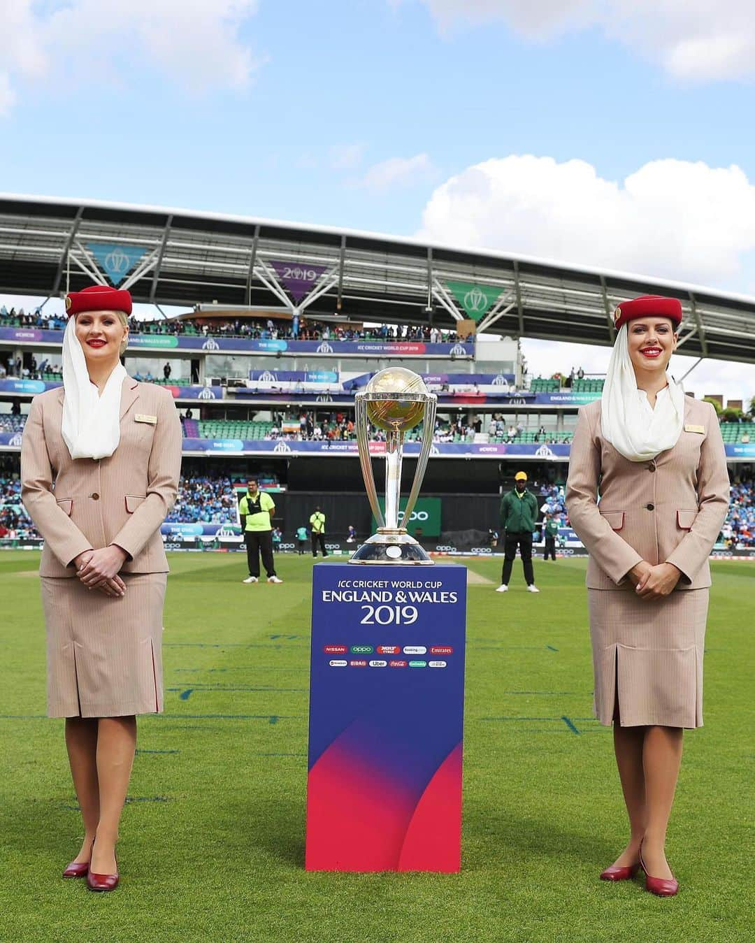 エミレーツ航空さんのインスタグラム写真 - (エミレーツ航空Instagram)「Good luck to England and New Zealand as they face each other in the 2019 @ICC @cricketworldcup Final. Who will be the new world champions? Predict the winner in the comments below for a chance to win an exclusive Emirates @Airbus A380 scale model in Cricket World Cup livery. 🏴󠁧󠁢󠁥󠁮󠁧󠁿 🇳🇿 #EmiratesAirline #FlyEmiratesFlyBetter #CWC19 #NZvENG #CWCEmiratesA380 #Cricket」7月14日 0時02分 - emirates