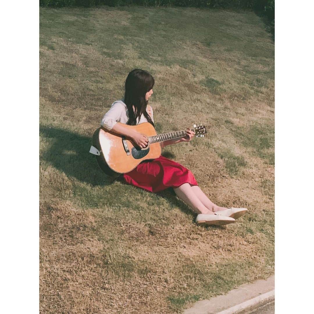 大原ゆい子のインスタグラム：「曲作り 河川敷なら 捗りそう  #ゼロセンチメートル #発売まであと4日 #川柳そろそろきつい」