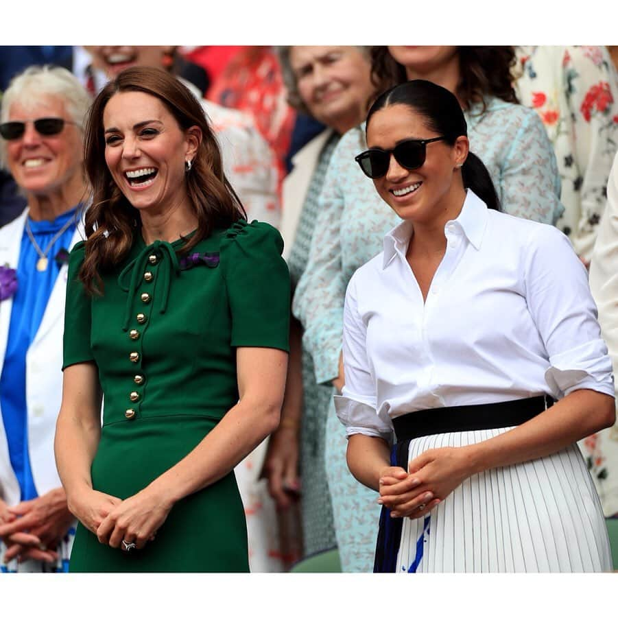 ウィリアム（ケンブリッジ公）さんのインスタグラム写真 - (ウィリアム（ケンブリッジ公）Instagram)「The Duchess of Cambridge, @Wimbledon Patron, and The Duchess of Sussex attended the #Wimbledon 🎾 Ladies’ Singles Final today.  Well done to Serena Williams and Simona Halep on a fantastic match, and congratulations Simona on your first Wimbledon title!  Ahead of the match, The Duchess of Cambridge met junior players Kamilla Bartone, Oksana Selekhmeteva, Polina Kudermetova, and Giulia Morlet at the All England Lawn Tennis and Croquet Club. 📷PA #WimbledonFinal #Wimbledon2019」7月14日 0時19分 - princeandprincessofwales