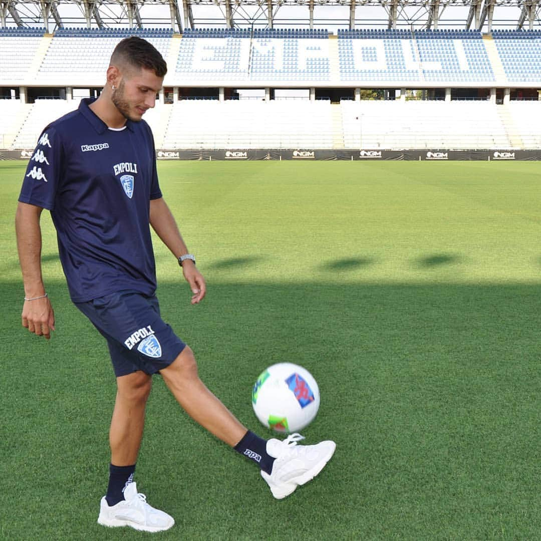 エンポリFCさんのインスタグラム写真 - (エンポリFCInstagram)「#WelcomeFilippoBandinelli 📸📸📸」7月14日 0時26分 - empoli_fc_official