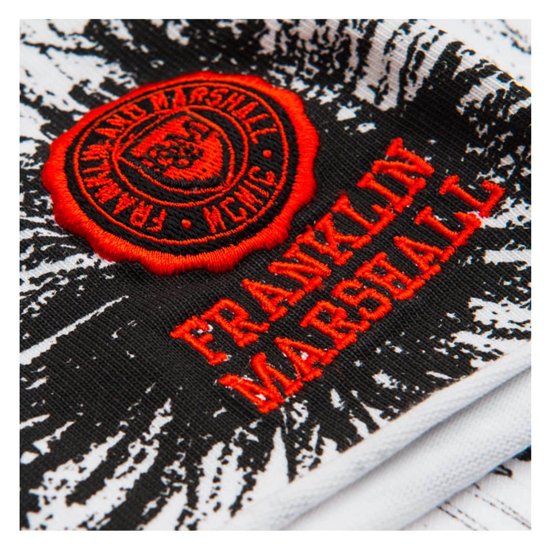 のインスタグラム：「Just in time for the warm season! Discover our summer collection, link in bio.  #franklinandmarshall #fashion #fashionformen #outfit #outfitformen #ss19 #newseason #newcollection #summer #highsummer #style #cool #colour #attitude #details #mood #beach #pants」