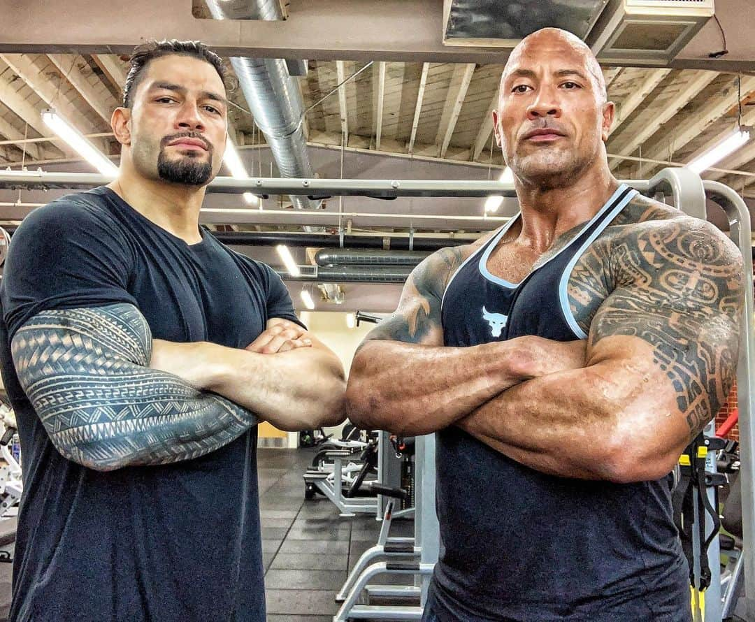 ドウェイン・ジョンソンさんのインスタグラム写真 - (ドウェイン・ジョンソンInstagram)「Early we rise, tonight we shine.  Great to get early morning workouts in with my Uso, @romanreigns at my #IronParadise this week.  Tonight is our massive HOBBS & SHAW WORLD PREMIERE and it’s time celebrate with Hollywood, the world and especially, THE FANS.  From my cousin Roman to @idriselba, I brought in only the baddest, most talented (and most fun;) dudes on the planet to be in HOBBS & SHAW.  Actually, we’re just a bunch of big ol’ sweethearts 😂🖤 lookin’ for a song to sing.  See everyone tonight, enjoy the premiere (and the surprises;) and let’s have some fun.  HOBBS & SHAW  #WorldPremiere  #HardestWorkersInTheRoom  #HottestTicketInTown 🥃」7月14日 0時34分 - therock