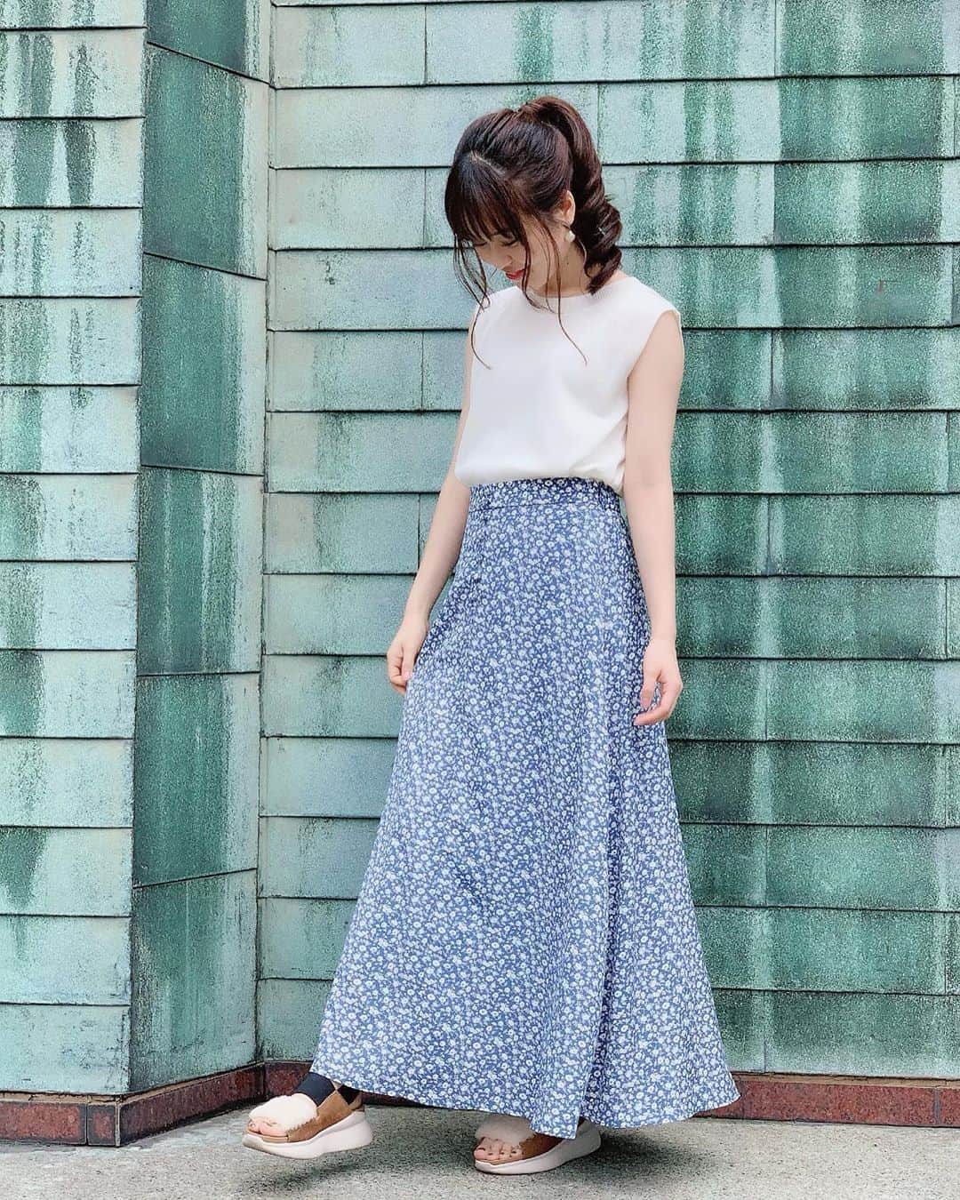 日岡なつみのインスタグラム：「今日の服！琴葉カラー💙」