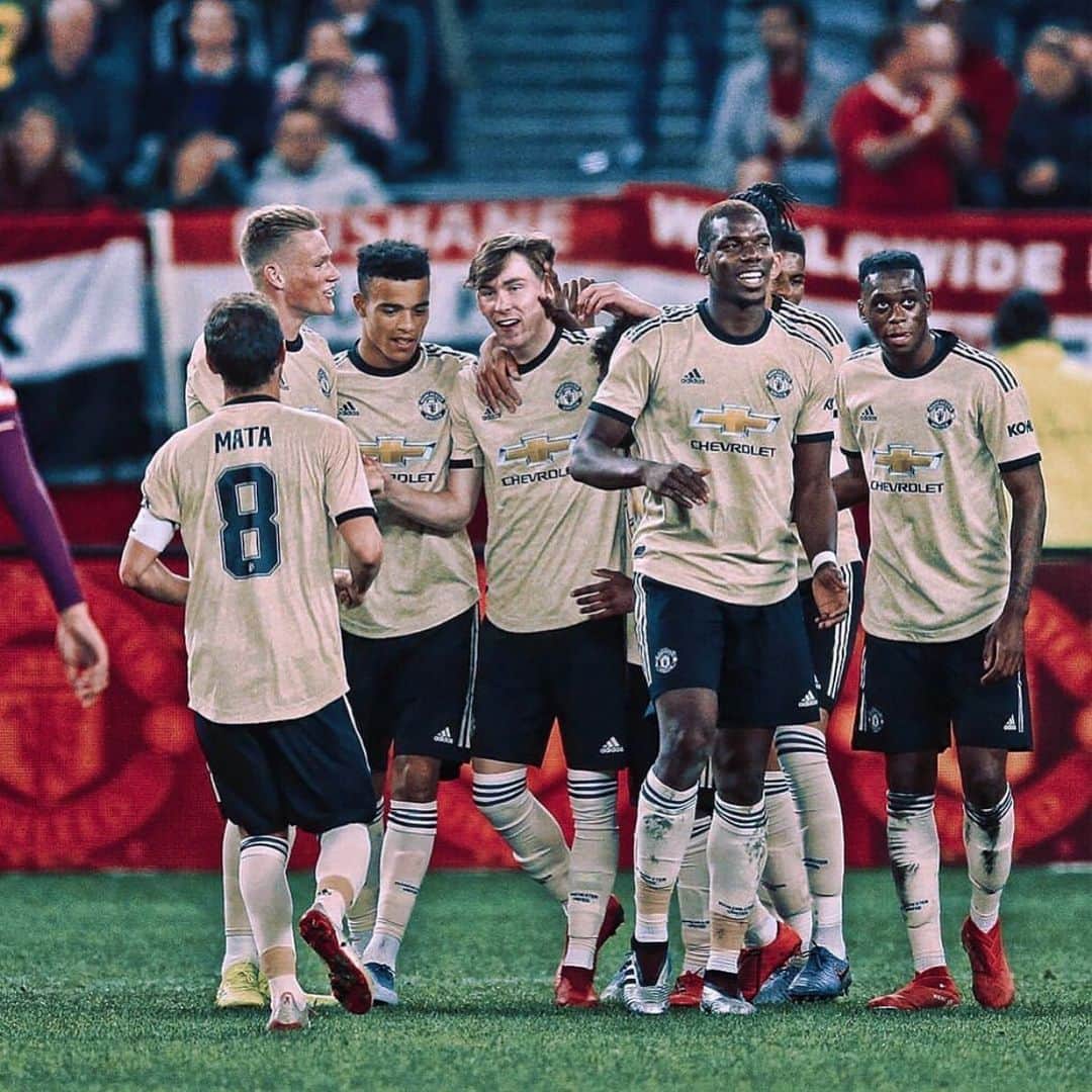 のインスタグラム：「Enjoyed that! Thank you Perth 🏟🙌! @manchesterunited #MUTOUR 🔴⚪️⚫️」