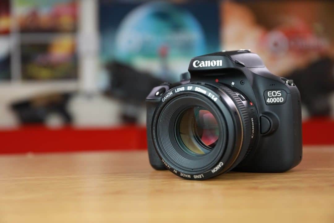 Canon UKさんのインスタグラム写真 - (Canon UKInstagram)「What was your first DSLR? We'd love to hear what you shot with and where it took you... (and for now, here's an EOS 4000D for inspiration) 💁 Image by @kaicreativeiii.」7月14日 0時45分 - canonuk