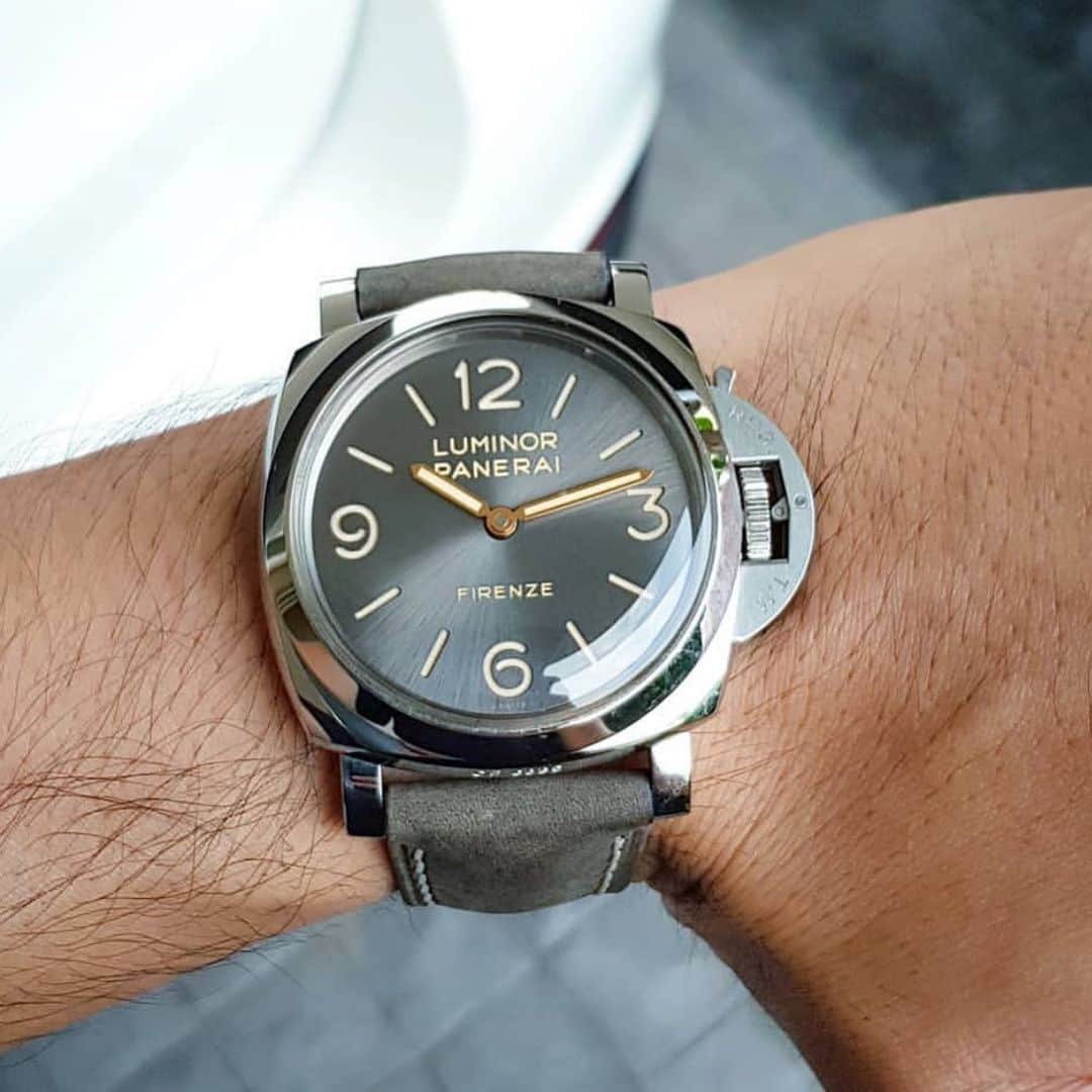 パネライのインスタグラム：「A base dial with a not so simple grey sunburst dial on the #Panerai #PAM605 Firenze limited to 99. Pic by @komy14 #paneraicentral」