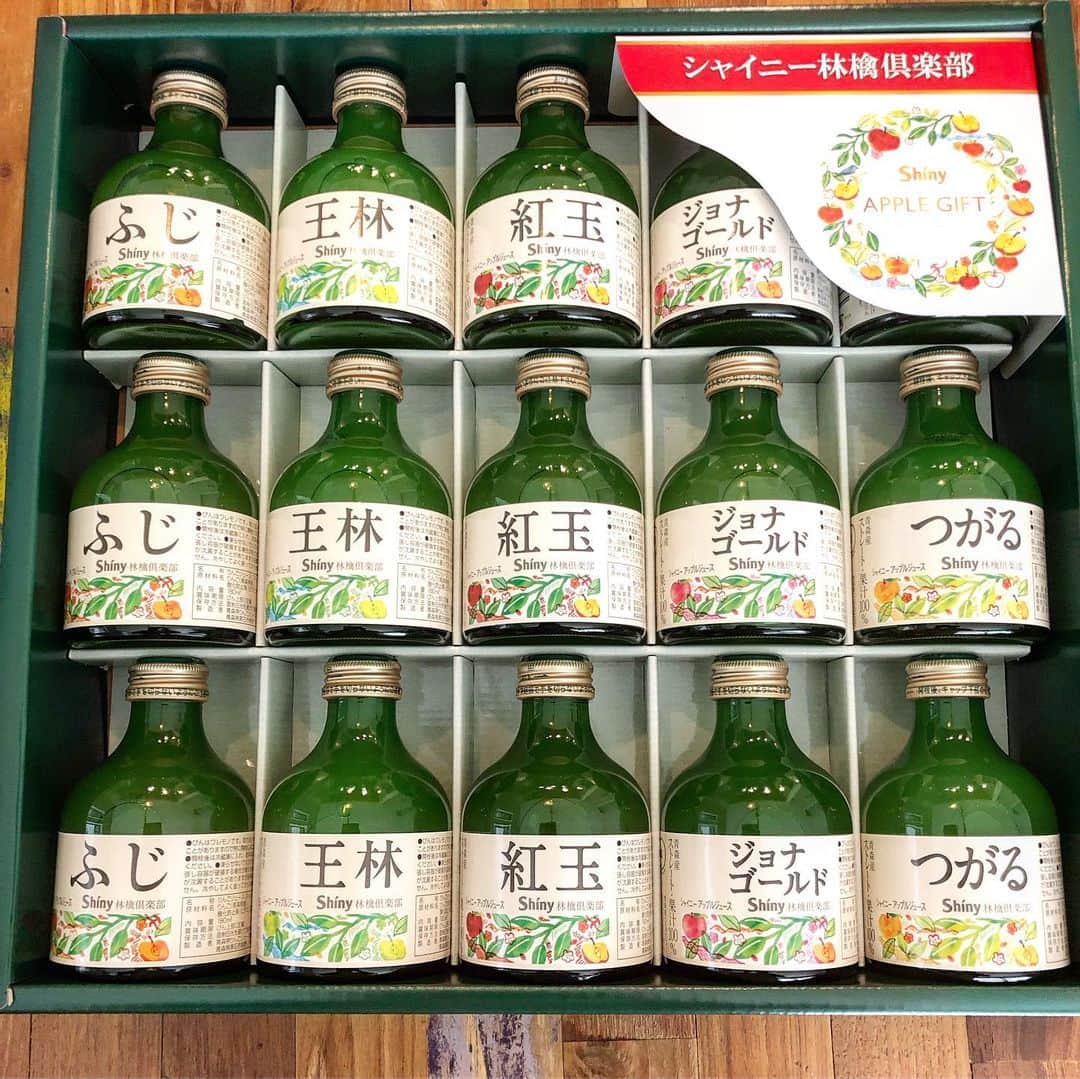 大西宏明のインスタグラム：「美味しいのん届いた😁 🍎🍎🍎🍎🍎 @matumoto46320710  球団オーナー 有難うございます✨  #御中元  #めっちゃ #美味しい #リンゴジュース  #ふじ #王林 #紅玉 #ジョナゴールド  #つがる #堺シュライクス #球団オーナー #有難うございます #smile #ほなっ！！」