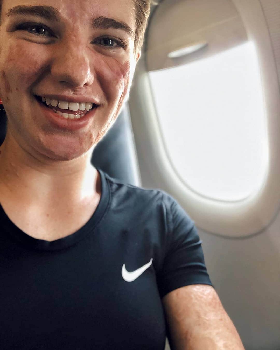 ベアトリーチェ・ヴィオのインスタグラム：「Ehmmm...ho dimenticato la medaglia in albergo a Varsavia 😅🥴 Comunque sono soddisfatta, di solito mi scordo anche le braccia 🤣 .  Raccontatemi pure voi le vostre dimenticanze più epiche. Almeno mi sento meno sola... e speriamo che le mie compagne di squadra me la recuperino! 🙏🏻 . . #Fly2Tokyo #Tokyo2020 #CoppaDelMondo #scherma」