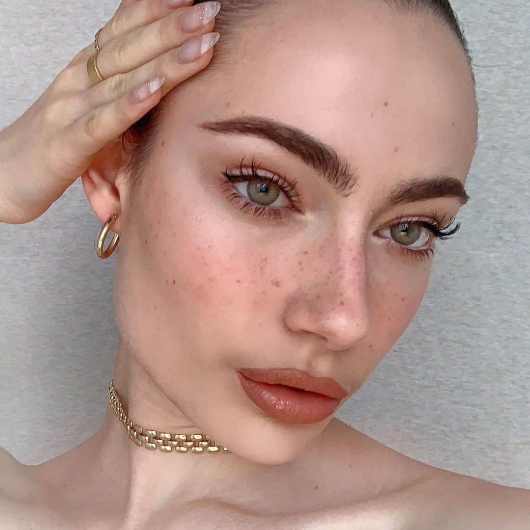 NYX Cosmeticsさんのインスタグラム写真 - (NYX CosmeticsInstagram)「@benkobeauty rocks our new Bare With Me Tinted Skin Veil in 'True Beige Buff' to achieve this effortless, everyday glam ☀️ Tap to shop 🌸 || #nyxcosmetics #nyxprofessionalmakeup #crueltyfreebeauty」7月14日 1時00分 - nyxcosmetics