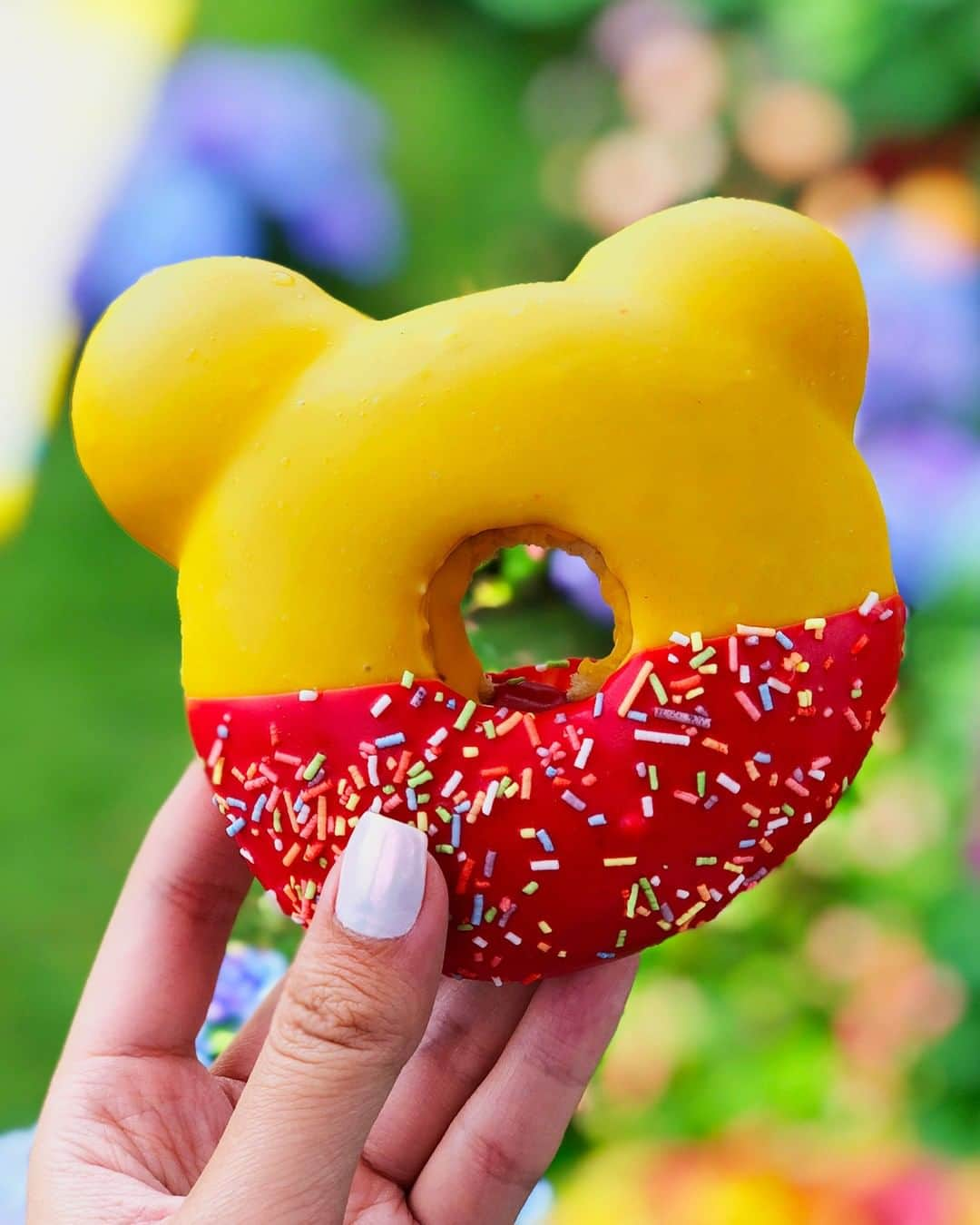 Disneyさんのインスタグラム写真 - (DisneyInstagram)「Cure the rumbly in your tumbly with this smackerel of a @pooh donut from @hkdisneyland.」7月14日 1時00分 - disney