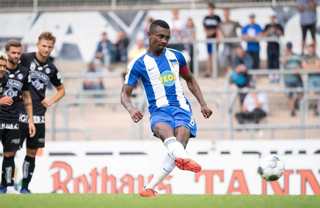 ヘルタ・ベルリンさんのインスタグラム写真 - (ヘルタ・ベルリンInstagram)「Wir gewinnen das Jubiläumsturnier in Karlsruhe durch zwei Siege gegen @sksturm und den @karlsruhersc. Wir bedanken uns für einen tollen Tag der Freundschaft! 🤞🏼💙⚽️ #turniersieger #tagderfreundschaft #jubiläum #125jahre #karlsruhe #wildparkstadion #hahohe 🔵⚪️」7月14日 1時01分 - herthabsc