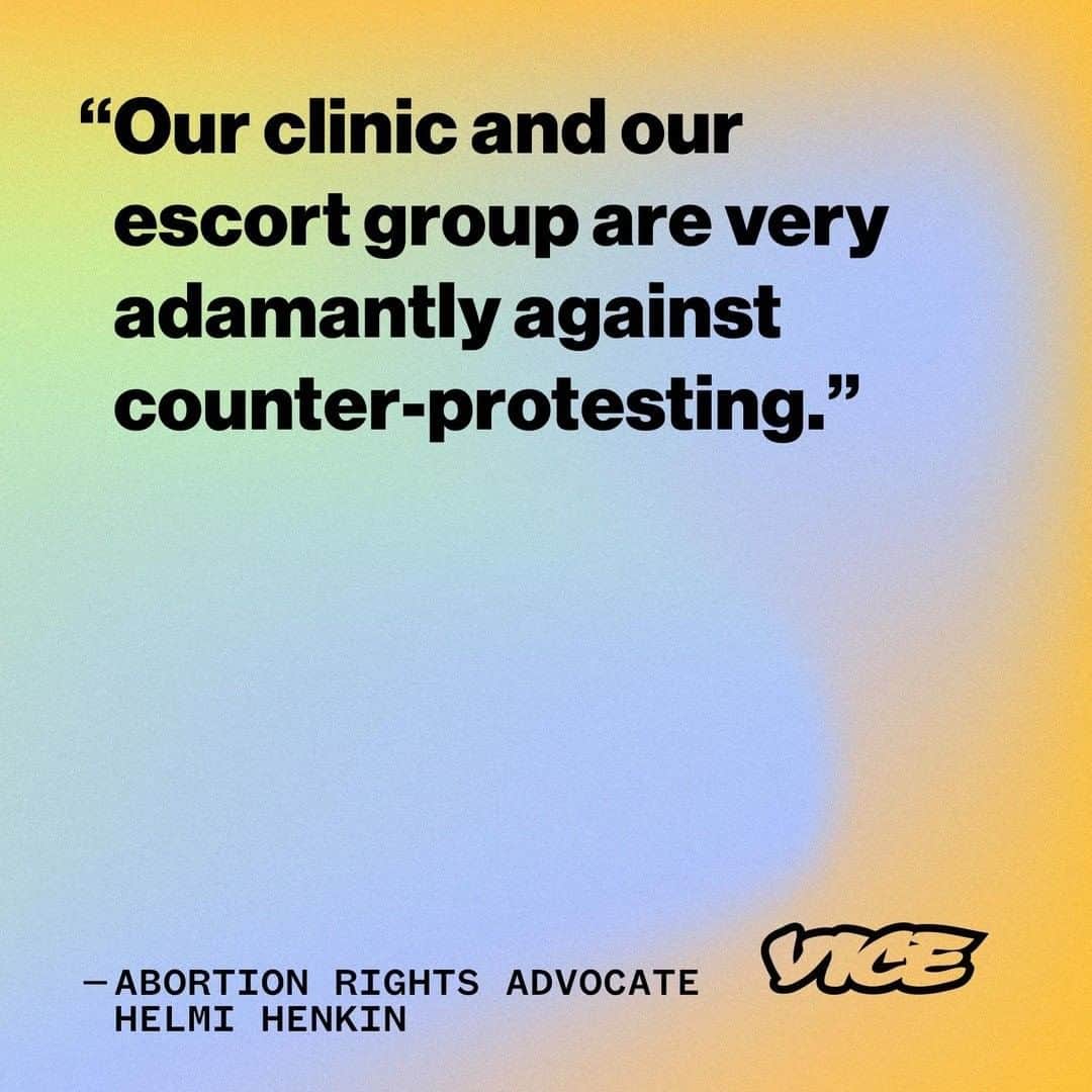 VICEさんのインスタグラム写真 - (VICEInstagram)「Abortion clinics don't want demonstrators around, even if they're pro-choice. Here's why—link in our bio.」7月14日 1時01分 - vice