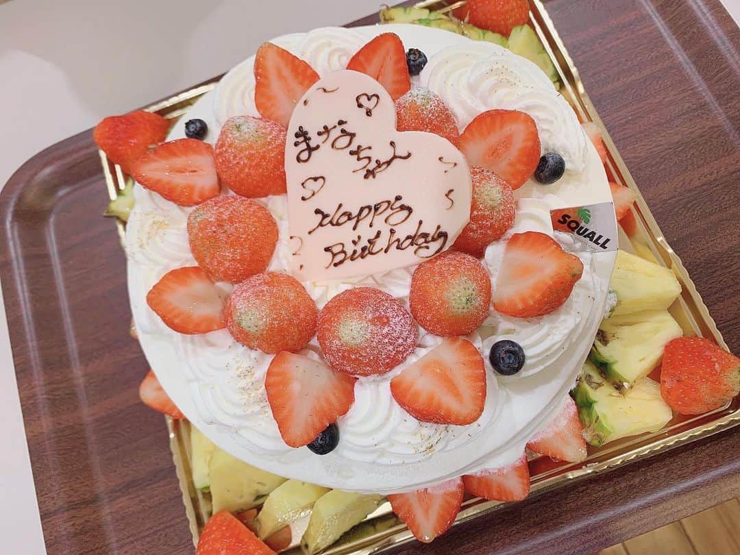 小泉遥さんのインスタグラム写真 - (小泉遥Instagram)「. 久しぶりのバラ売りでした☺︎ ご視聴下さった方ありがとうございました(｡･ω･｡)❣️ まなっちゃんが12時をまたいでお誕生日ということで みんなでお祝いも出来て良かった☺️✨ . #KawaiianTV #バラ売り」7月14日 1時03分 - koiharu_official