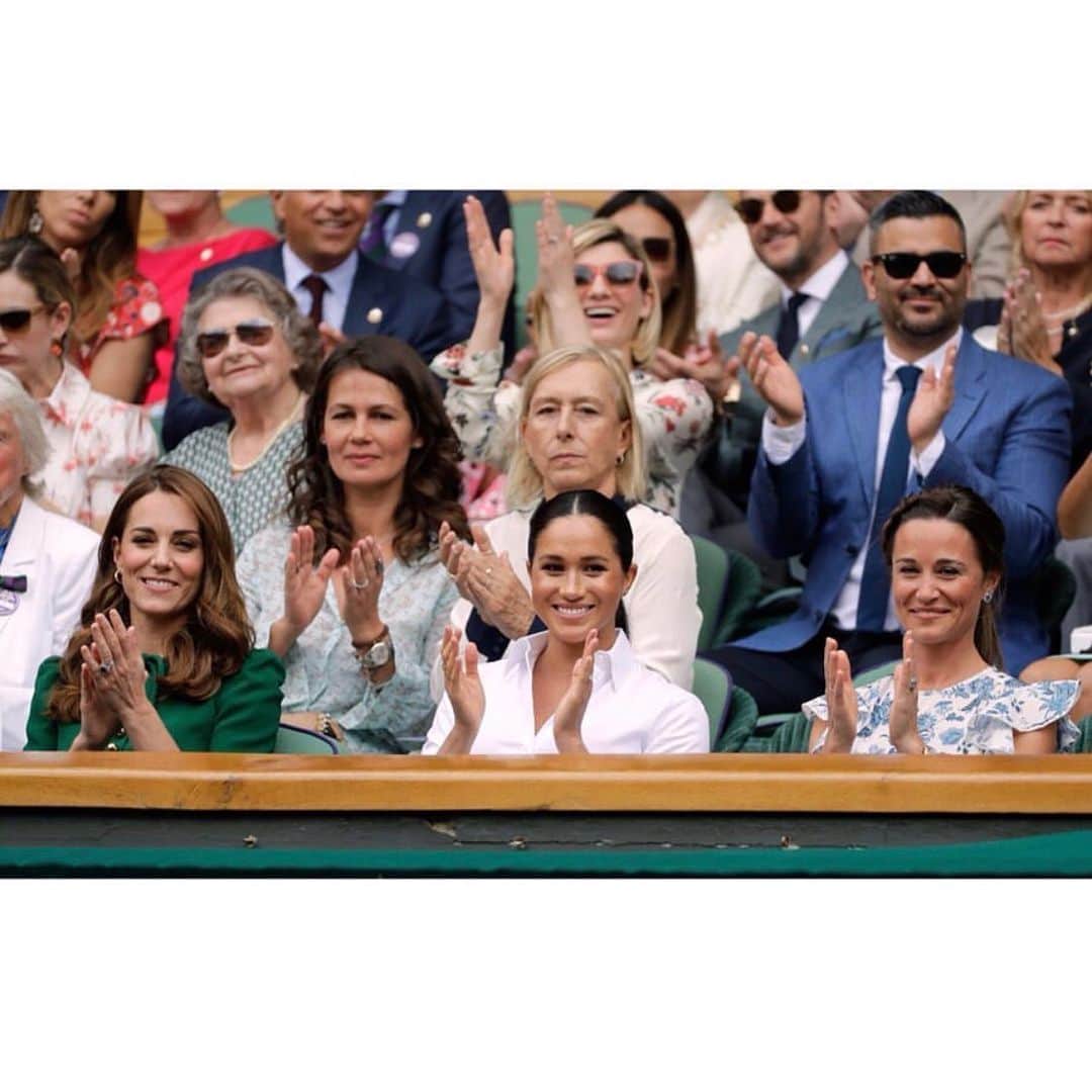 Despierta Americaさんのインスタグラム写真 - (Despierta AmericaInstagram)「Kate Middleton y Meghan Markle compartieron juntas en Wimbledon. 🎾 📸: @kensingtonroyal  #Repost @kensingtonroyal ・・・ The Duchess of Cambridge, @Wimbledon Patron, and The Duchess of Sussex attended the #Wimbledon 🎾 Ladies’ Singles Final today.」7月14日 1時04分 - despiertamerica