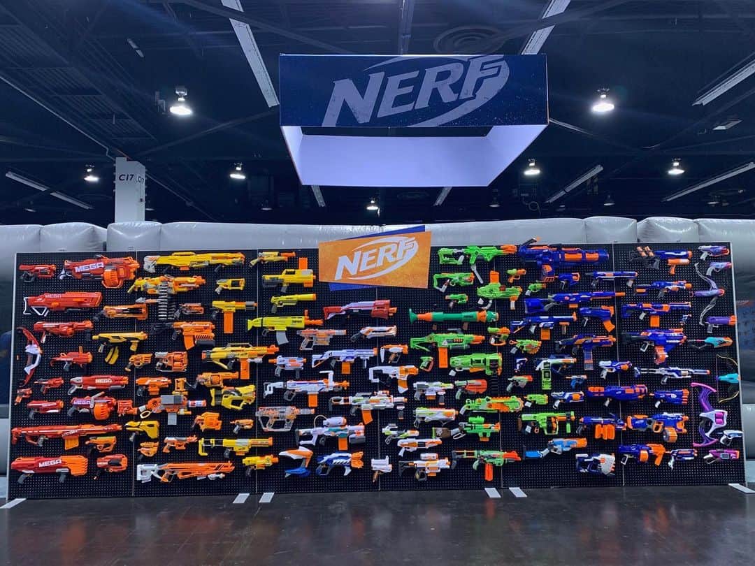 Hasbroさんのインスタグラム写真 - (HasbroInstagram)「Last day at @VidCon!  #Repost @Nerf: We want ALL the blasters. Oh wait... we have ALL the blasters. YES! 😛  @Nerf x @VidCon」7月14日 1時22分 - hasbro