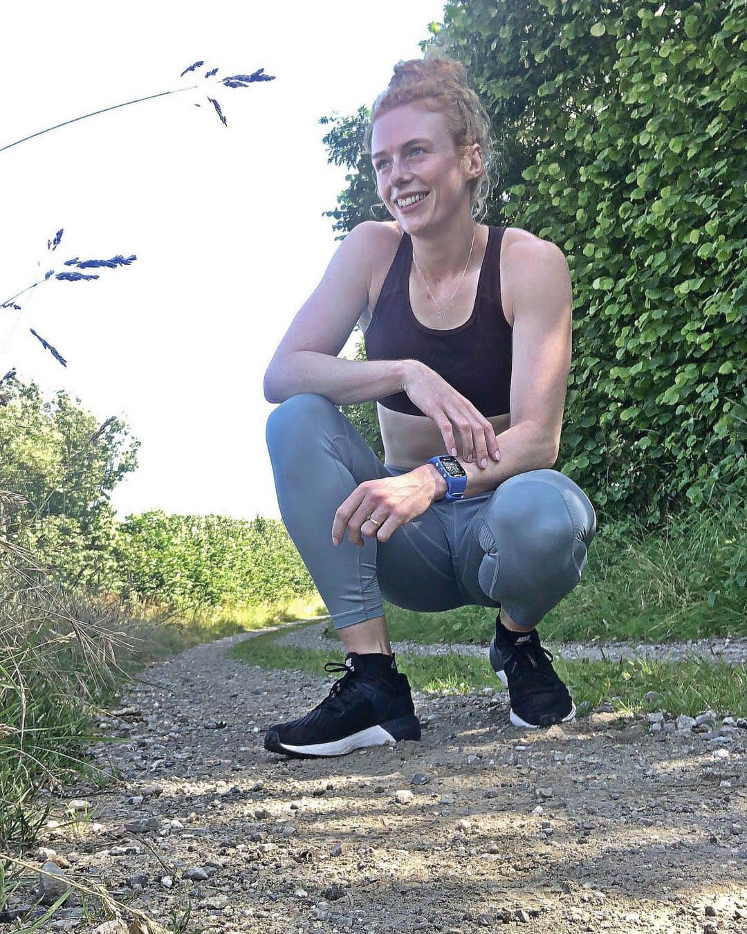 マチルドU・クラマーのインスタグラム：「Trust the proces 🙏🏻 . . Just finished the last session of the week. 10x100m hill”sprints”. Slowly but steady running faster and faster everyday. Soon back on track 🤘🏻 #faster #stronger #everyday #soonbackontrack #trusttheprocess #happy #roadtorecovery #comeback #comebackkid #sprint #running #backtorunning #trackandfield #kaisersport #teamkaisersport」
