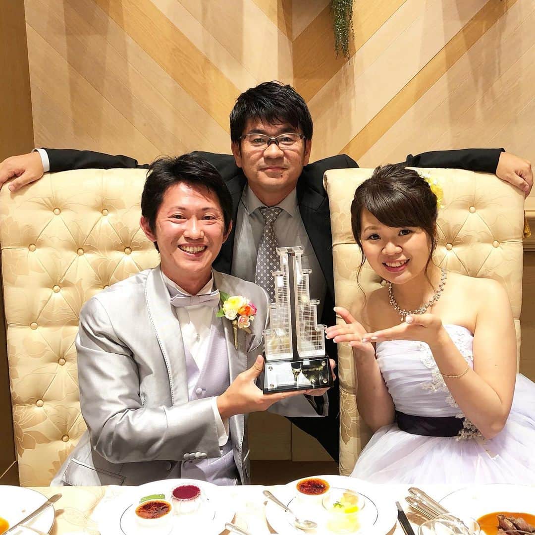 乾雅人のインスタグラム：「The only Grand Champion to clear the Midoriyama twice.  Yuji Urushihara got married！ Happy wedding day😊 I gave him a present “Midoriyama trophy” #ninjawarrior #sasuke2019 #sasuke」