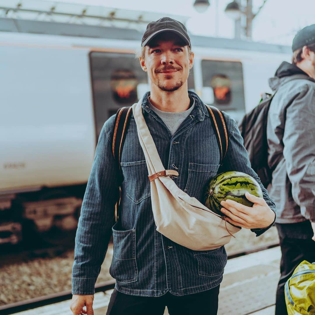 メジャー・レーザーのインスタグラム：「this melon wards off negative energy」