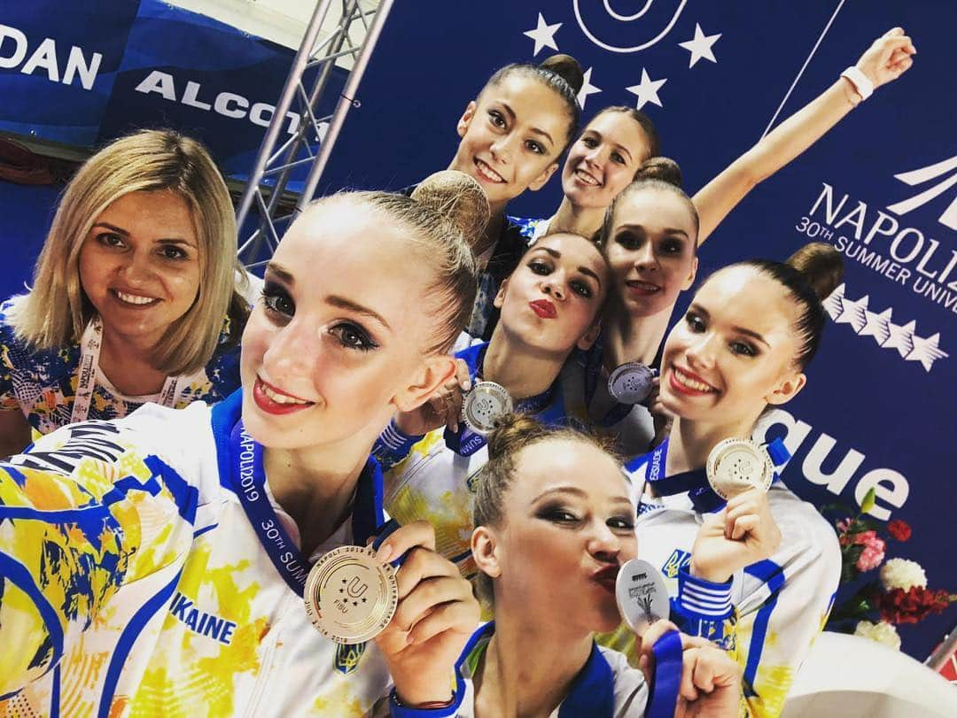 ビクトリア・マズールさんのインスタグラム写真 - (ビクトリア・マズールInstagram)「Урааааа🎉🎉🎉 🥇🥈🥈🥈🥉🥉 #самыйкрасивыйбукет Наша любимая команда Украины,наша гордость,наши звездочки ⭐️ #гордость #страны #любимаякоманда❤️ #украина🇺🇦 #универсиада2019」7月14日 1時33分 - victoria_mazur_