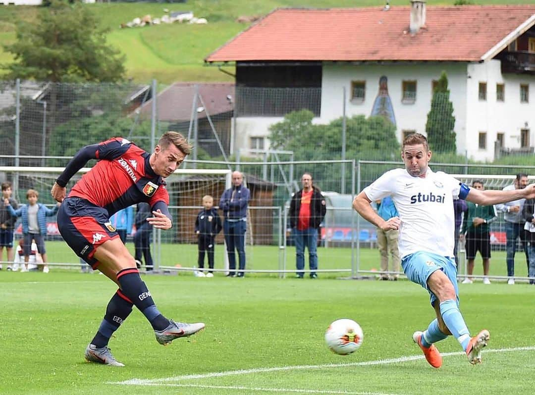 ジェノアCFCさんのインスタグラム写真 - (ジェノアCFCInstagram)「⚽️⚽️⚽️ Un debutto in rossoblù da bomber vero: bravissimo Andrea #Pinamonti, tripletta nella prima uscita amichevole terminata 9️⃣-0️⃣ contro il FC #Stubai. 🔴🔵」7月14日 1時50分 - genoacfc