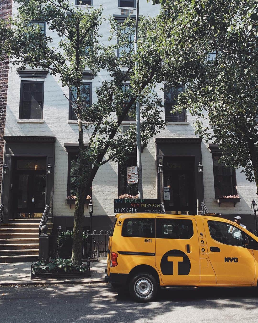 翁安芸さんのインスタグラム写真 - (翁安芸Instagram)「Yellow cab 🚕 🍎 #newyork #taxi #yellowcab #ニューヨーク」7月14日 1時47分 - akinyc