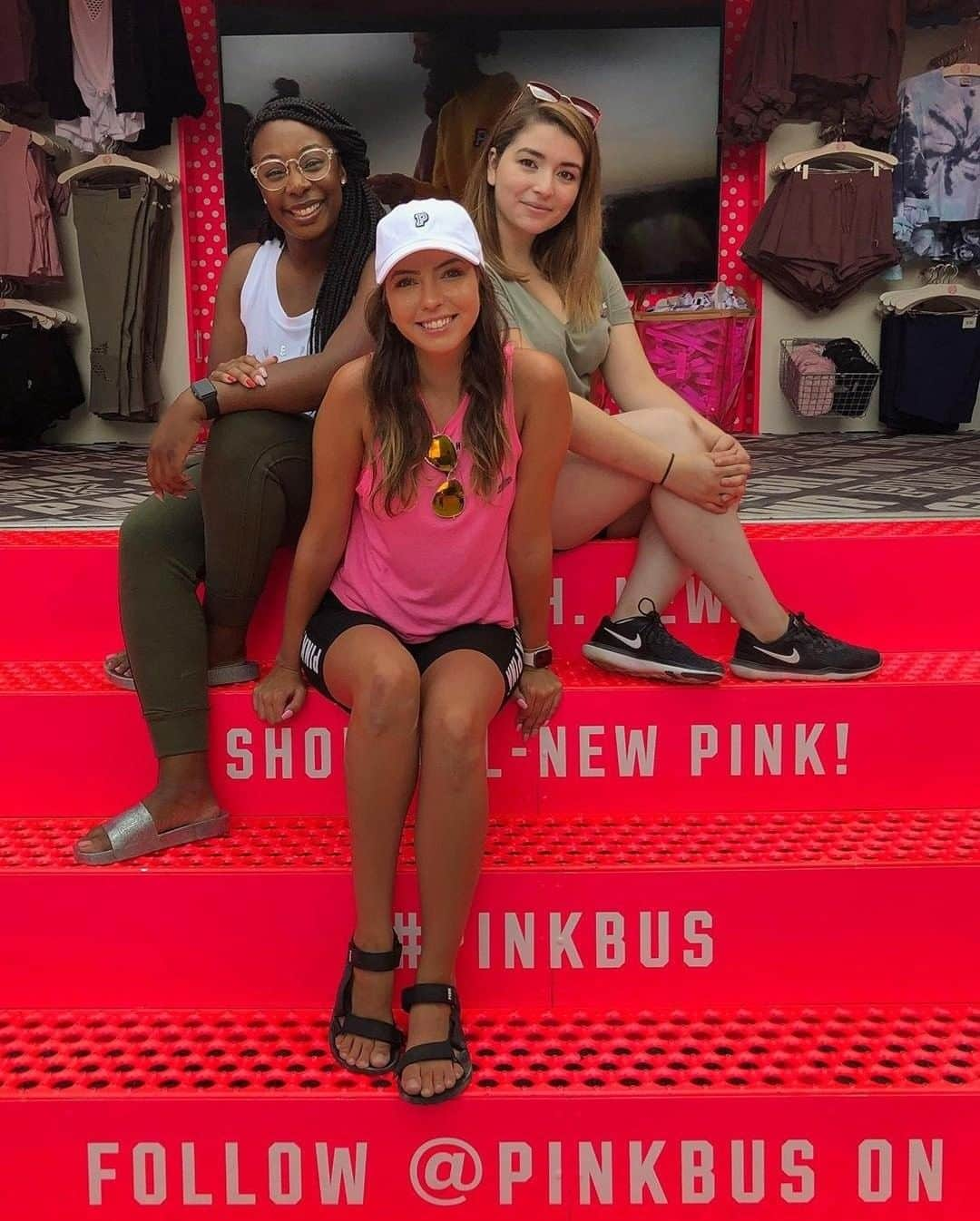 Victoria's Secret PINKさんのインスタグラム写真 - (Victoria's Secret PINKInstagram)「Celebrate new 🎊🎉! The PINK Summer Bus Tour is coming to a city near you! There will be tons of new PINK to shop + freebies & giveaways! Follow the @PINKBus to see when the 🚍 is pulling up!」7月14日 2時00分 - vspink