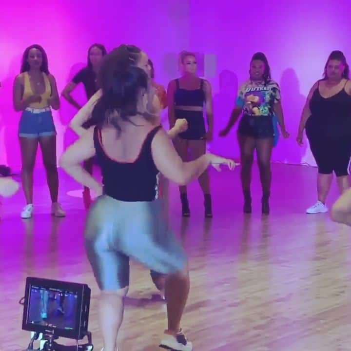藤井美穂のインスタグラム：「My facial expression is more dancer than dancer !!!! ❤️ Thank you @shoedazzle @thealiyajanell #ShoeDazzlePartner  www.shoedazzle.com/summershop」