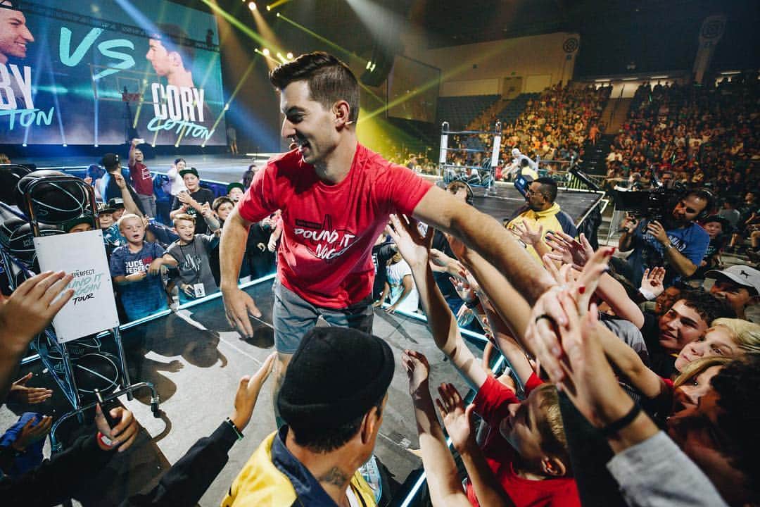 Dude Perfectさんのインスタグラム写真 - (Dude PerfectInstagram)「San Jose... last night was INCREDIBLE!  Thanks to everyone who came out & lost their mind for us! #DudePerfectTour」7月14日 2時04分 - dudeperfect