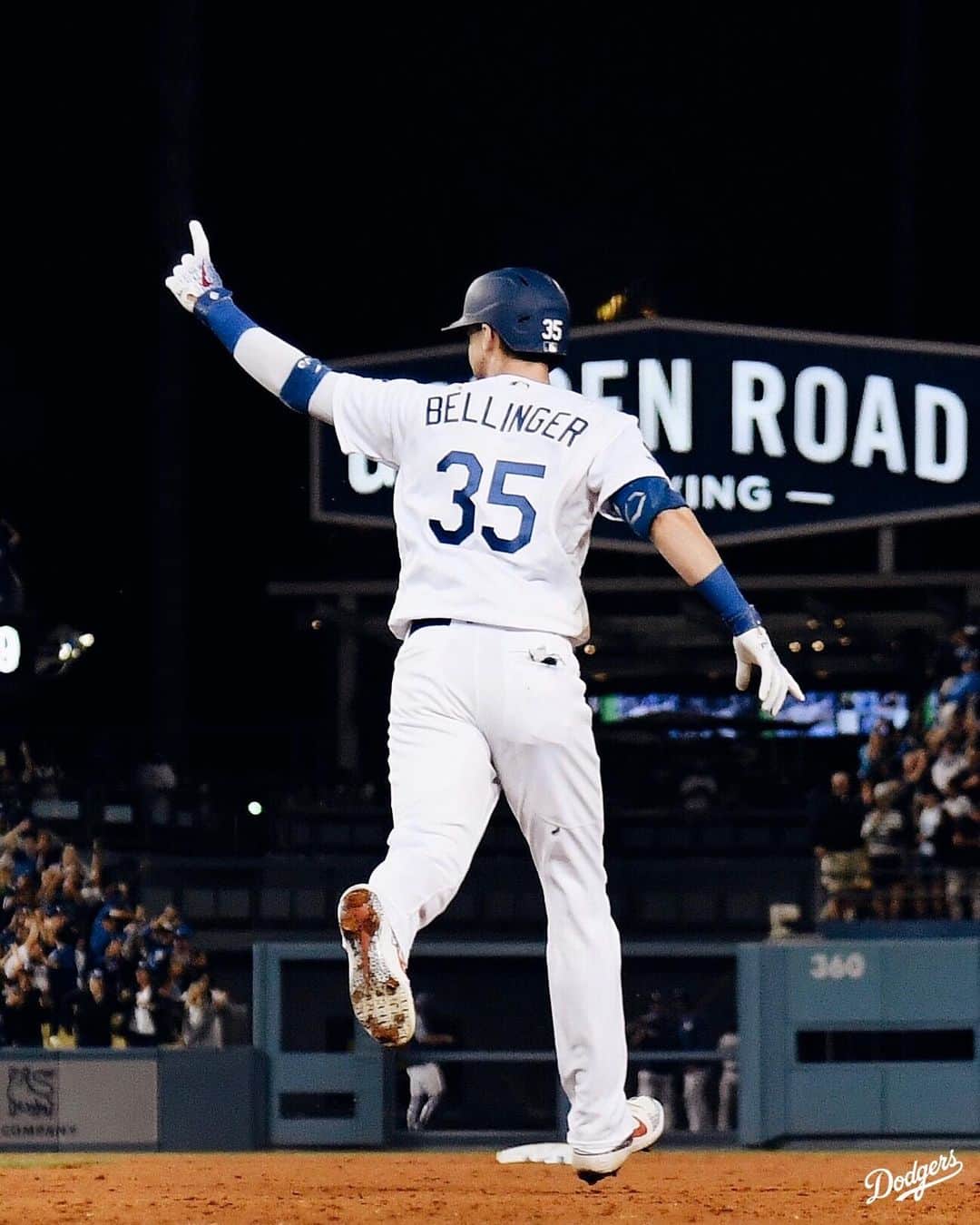 Los Angeles Dodgersさんのインスタグラム写真 - (Los Angeles DodgersInstagram)「No. 35 on the field but No. 1 in your hearts.  In honor of @cody_bellinger’s birthday, reply below with your favorite Cody moment.」7月14日 2時21分 - dodgers