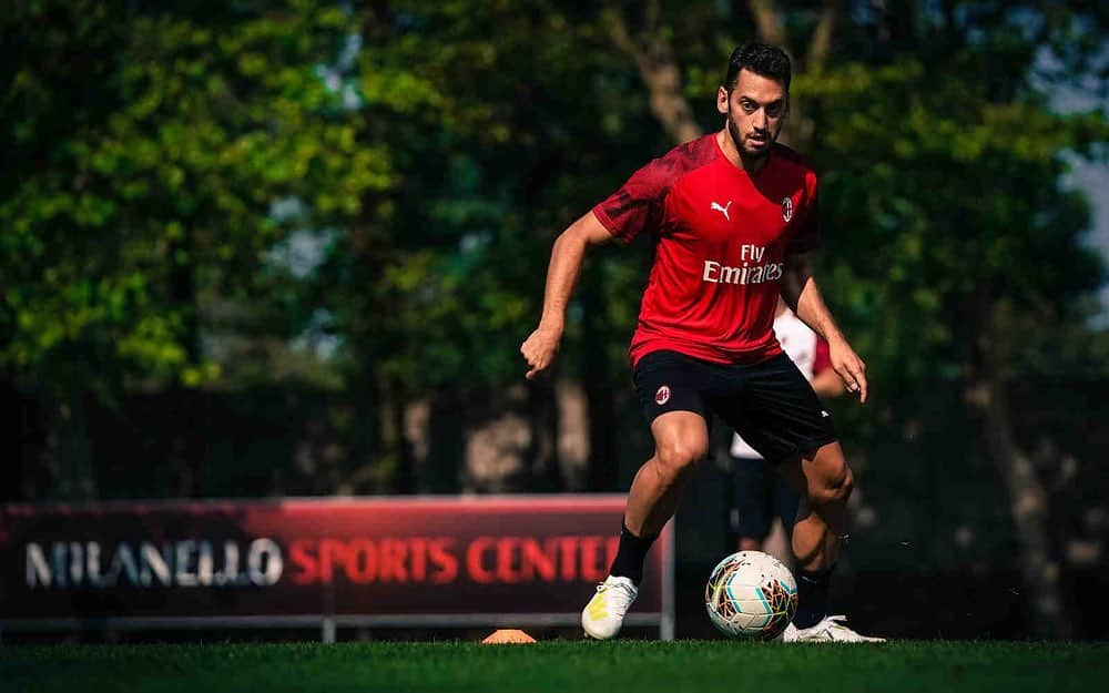 ACミランさんのインスタグラム写真 - (ACミランInstagram)「Double training session for the boys: no backing down 🔴⚫️ Doppia seduta per i rossoneri a Milanello: non si molla ragazzi 🔴⚫️ #ForzaMilan」7月14日 2時28分 - acmilan