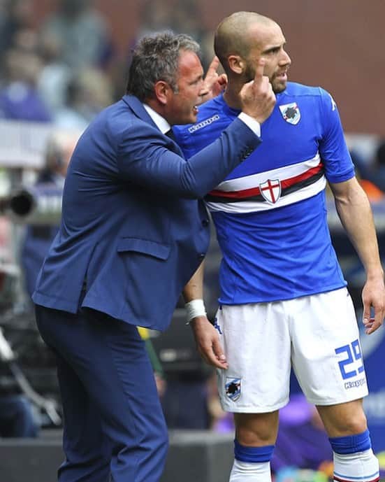 ロレンツォ・デ・シルヴェストリのインスタグラム：「Mi hai insegnato cosa vuol dire essere coraggiosi e superare tutti gli ostacoli della vita! Ecco ora ne hai davanti uno grande,ma per  i guerrieri come te tutto è possibile! Tutto il mondo calcistico e non è con te,FORZA SINI,HAJDE MISTER!! 💪🏻💙 ti voglio bene!」