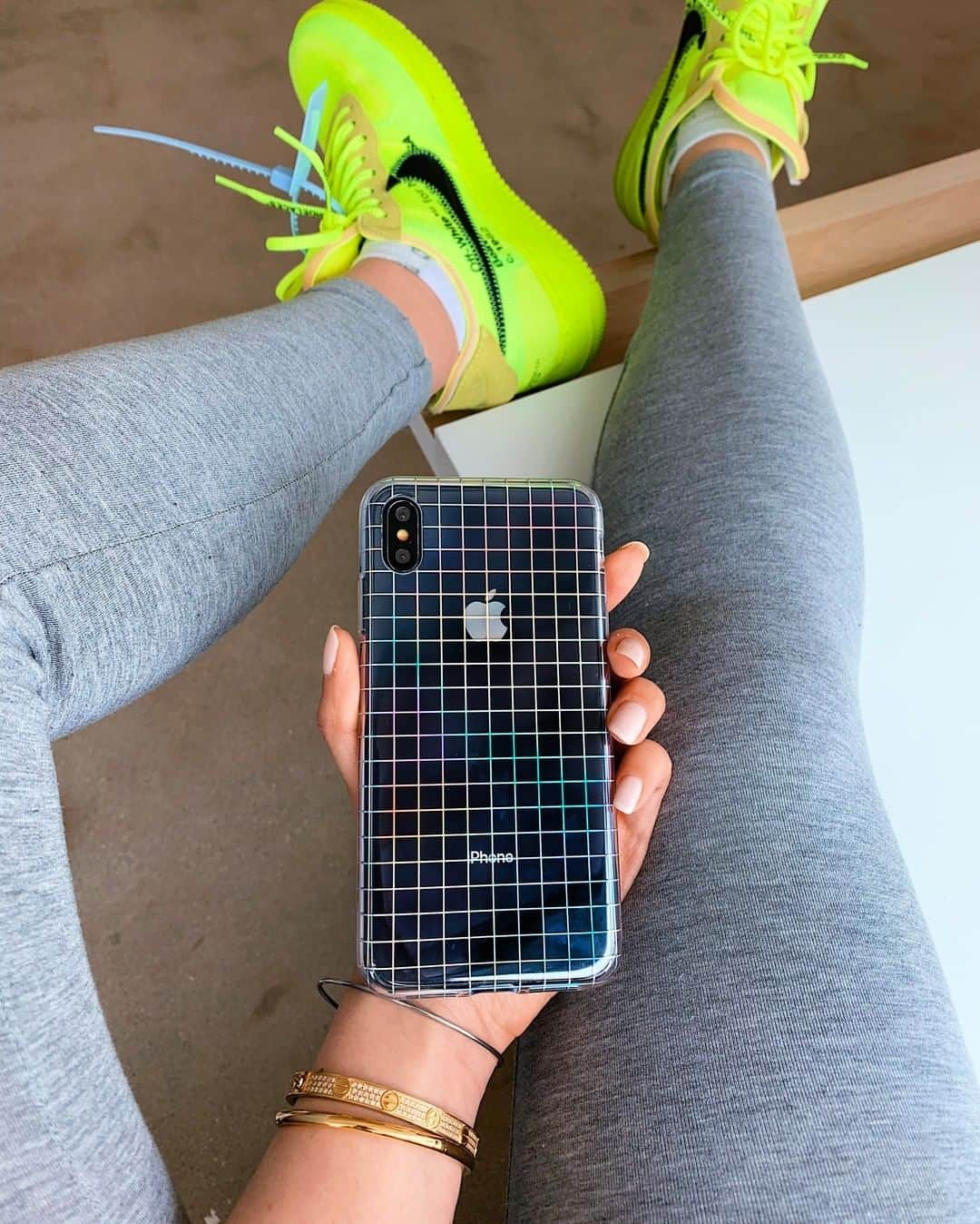 VELVETCAVIARさんのインスタグラム写真 - (VELVETCAVIARInstagram)「You ever wake up from a nap and forget what day it is? It's ok. We are here to let you know it's still Saturday. 🌈 Off The Grid Case shown on a black iPhone XS Max. Get yours @velvetcaviar. #velvetcaviar」7月14日 3時00分 - velvetcaviar