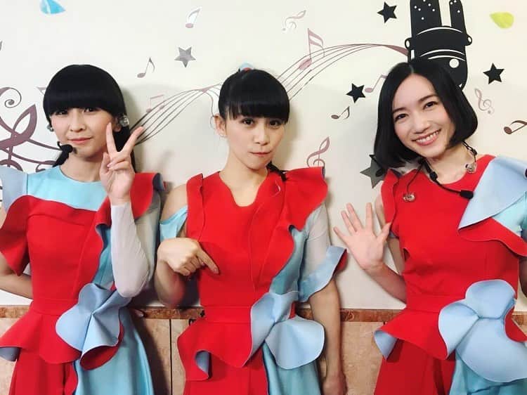 Perfumeさんのインスタグラム写真 - (PerfumeInstagram)「Enjoyed performing together with all amazing artists at TBS ONGAKU NO HI tonight! Please listen to our new song #Nananananairo♬ Thank you so much💖 #prfm #PCubed」7月14日 3時03分 - prfm_official