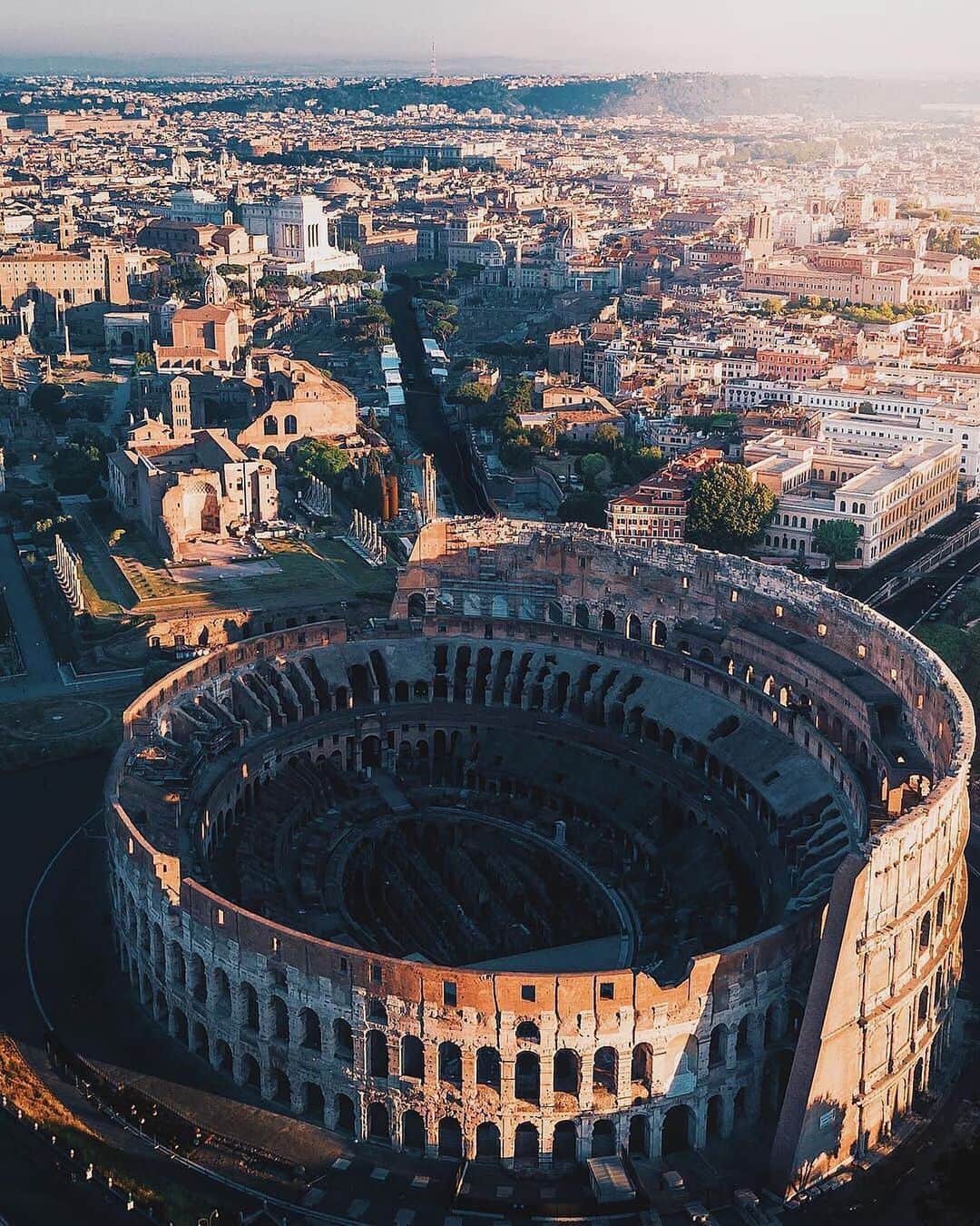 Earth Picsさんのインスタグラム写真 - (Earth PicsInstagram)「“Rome wasn’t built in a day.” Rome Italy By @donquiellumbera_ . . . . . . . . . . #earthpix  #wildlifephotography  #photography  #earth  #travel  #animals  #nature  #naturephotography  #awesome_earthpix #travelblog, #travels, #traveladdict, #travellife, #travelphoto, #travelpics, #traveldiaries, #travelbug, #travelawesome, #travelpic, #travelers, #travelgirl, #traveldiary, #traveldeeper, #travellingthroughtheworld, #travellers, #travelmore,#traveller, #travellersclub,」7月14日 3時05分 - earthpix