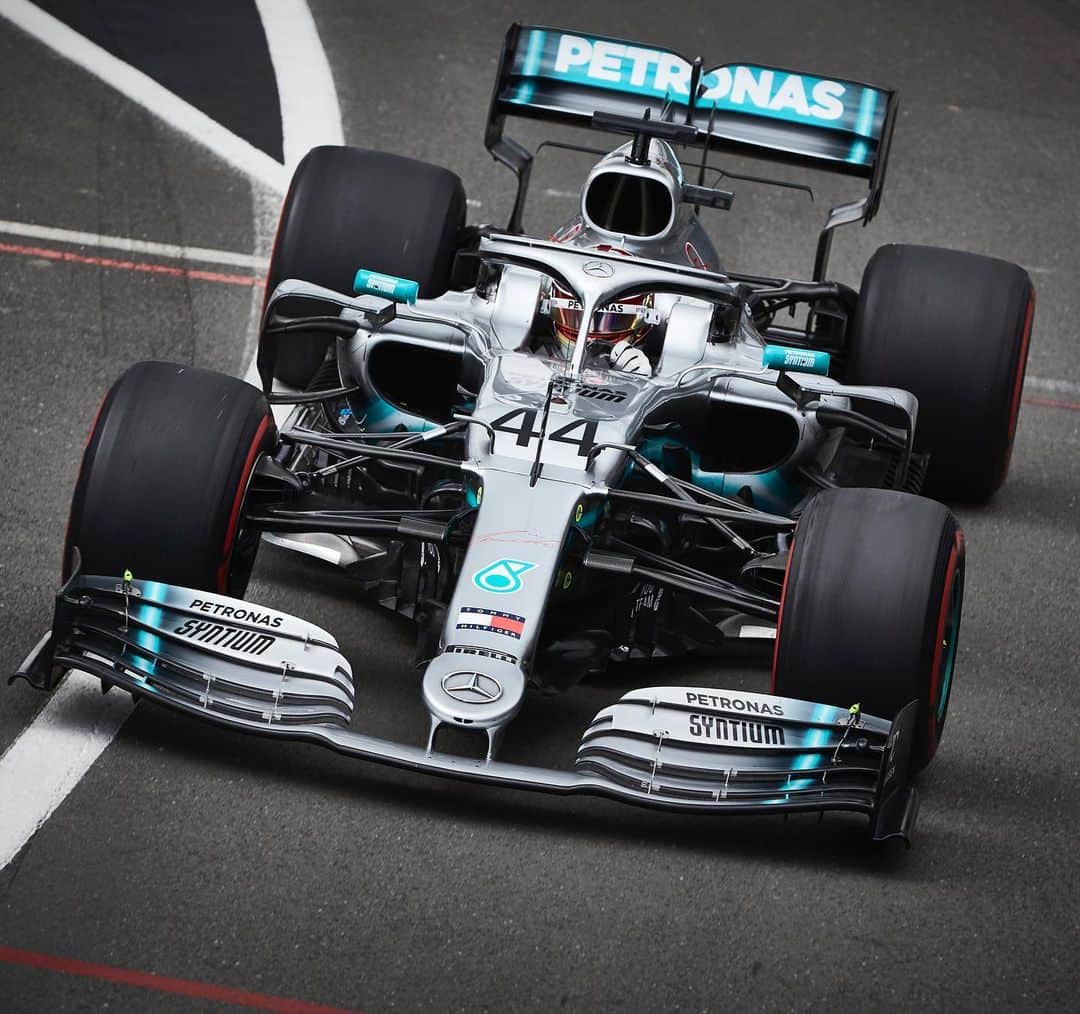 MERCEDES AMG PETRONASさんのインスタグラム写真 - (MERCEDES AMG PETRONASInstagram)「No fifth consecutive #BritishGP pole for @lewishamilton ... But you know he’ll be right there come race day! 👊 • #MercedesAMGF1 #Mercedes #AMG #F1 #PETRONASmotorsports #LH44 @lewishamilton」7月14日 3時12分 - mercedesamgf1