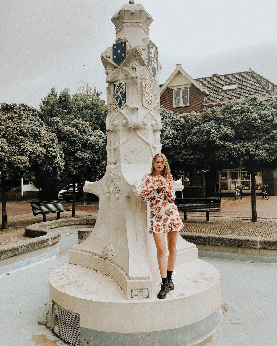 Annabel Smitさんのインスタグラム写真 - (Annabel SmitInstagram)「Wearing @nastygal 🍇 #NastyGalsDoItBetter  Aaand this fountain could really use some water」7月14日 3時23分 - annabelsmitt
