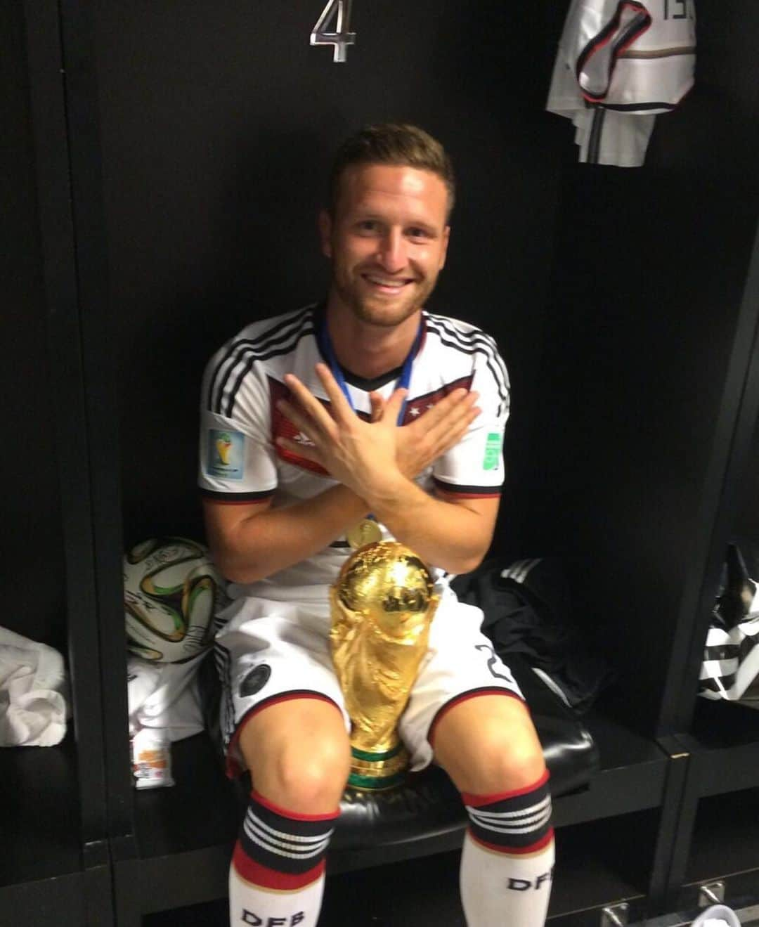 シュコドラン・ムスタフィさんのインスタグラム写真 - (シュコドラン・ムスタフィInstagram)「🔙🔛🔝 5 years ago and this still gives me goosebumps 🇩🇪🏆🥇#sm20 #WorldCup #brazil2014」7月14日 3時23分 - shkodranmustafi