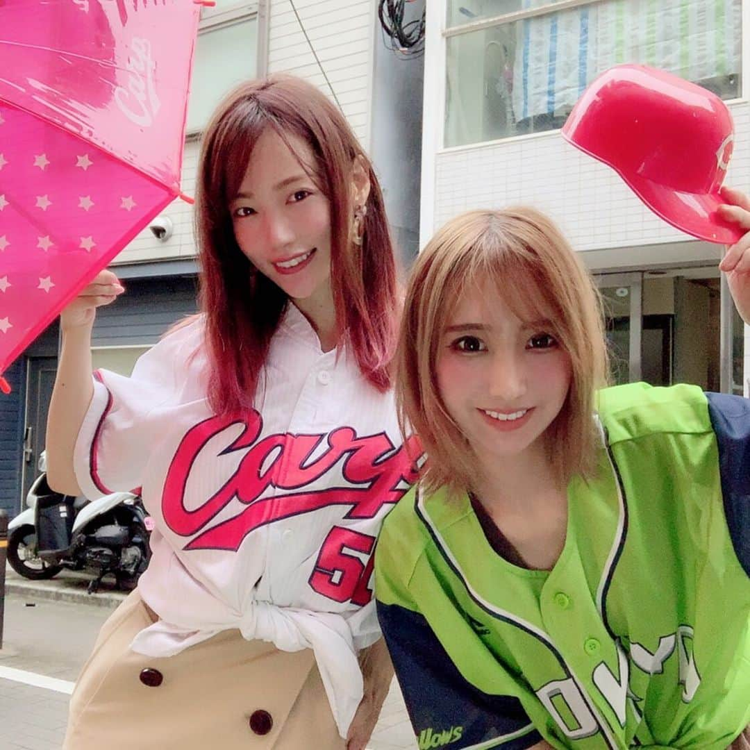 古田ちさこさんのインスタグラム写真 - (古田ちさこInstagram)「🐧⚾️🎏 今日の #オールスター はゆりかちゃんと居酒屋観戦🏮 渋谷の道玄坂のジャガジャガ🎶 大将が日南出身で宮崎料理が最高においしい😍 阪神勢の大活躍凄かったねー❣️ 鈴木誠也選手にも一本が出ました❣️勢いづいてほしいな☺️ 選手の皆さま雨の中、活き活きとしたプレー有難うございました✨ からだあたためて後半戦も頑張ってください🙇‍♀️ . #マイナビオールスターゲーム2019#オールスター2019#オールスターゲーム#ヤクルトレディ#つばめ女子#カープ女子#野球#野球好き#野球ファン#野球好き女子#野球好きな人と繋がりたい#渋谷#shibuya#道玄坂#ジャガジャガ#jagajaga#辛麺#地鶏のたたき#パプリーカ花が咲いーたーらー#エンドレスリピート 赤傘って私の中では配布当日のイニング間イベント以外ではオールスターでヤクルト選手を応援する時に使うためのものなので持ち出し。そしてゆりかちゃんが欲しがっていたのでプレゼント🎁✨」7月14日 3時28分 - chisakofuruta