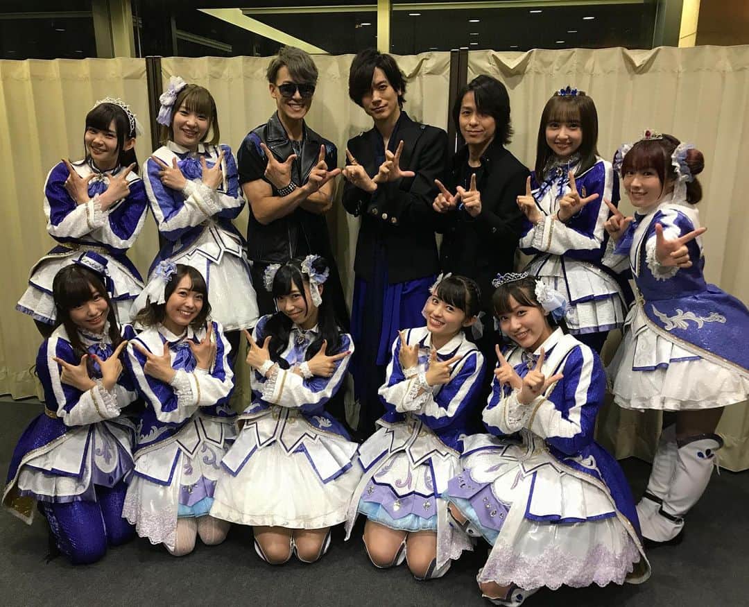 SHINPEIのインスタグラム：「TBS #音楽の日 BREAKERZで出演させて頂きました！﻿ ﻿ 新曲「闇夜に舞う青い鳥」を初披露。﻿ ﻿ #Aqours の皆さん、 #スカイピース のお二人ともトークで共演出来て嬉しかったです！﻿ ﻿ ありがとうございました！  #これを機に今更ながらラブライブデビューして早速ハマってる自分ですがよろしくお願いします」