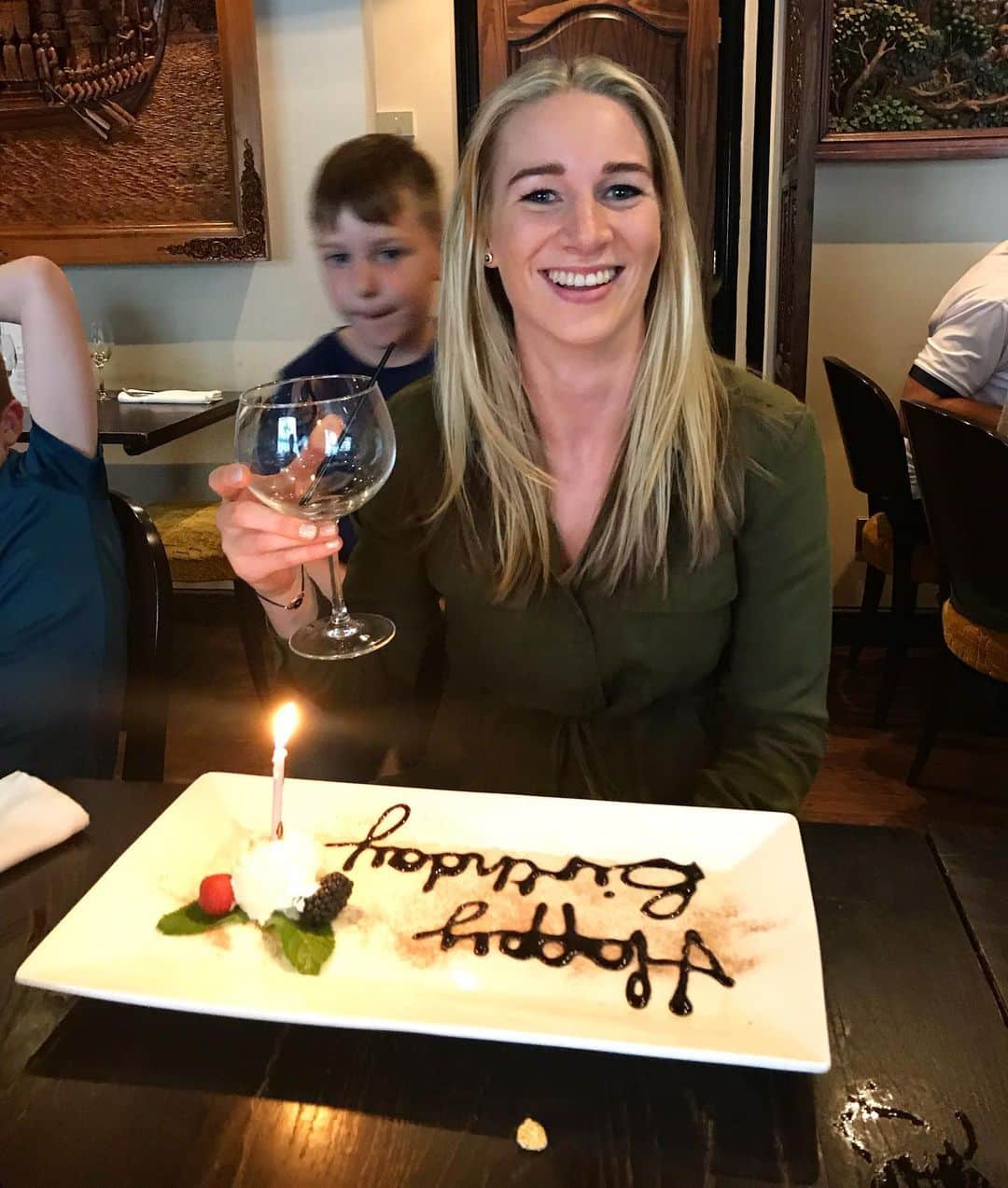 ジェンマ・ボナーのインスタグラム：「2️⃣8️⃣ ⠀⠀⠀⠀⠀⠀⠀⠀⠀ Someone get me a refill 😜🍸」