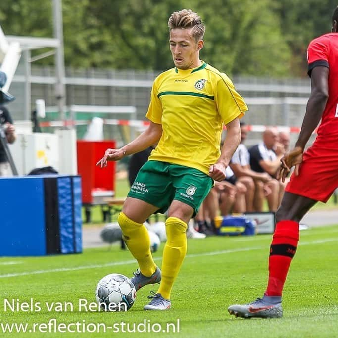 フェリックス・パスラックのインスタグラム：「First game for @fortunasittard.nl 🔥⚽️」