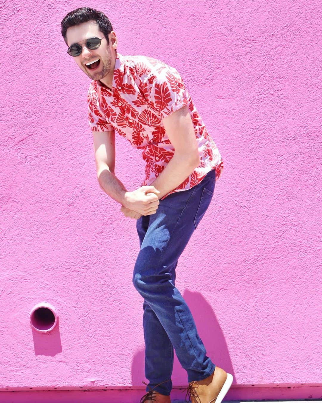 ブレンダン・ロビンソンさんのインスタグラム写真 - (ブレンダン・ロビンソンInstagram)「Real men aren’t afraid to wear #pink! . . . Pics by @larrywrightphotography . . . #bold #strong #colorful #havefun #fun #play #summer #LA」7月14日 3時50分 - brendanrobinson