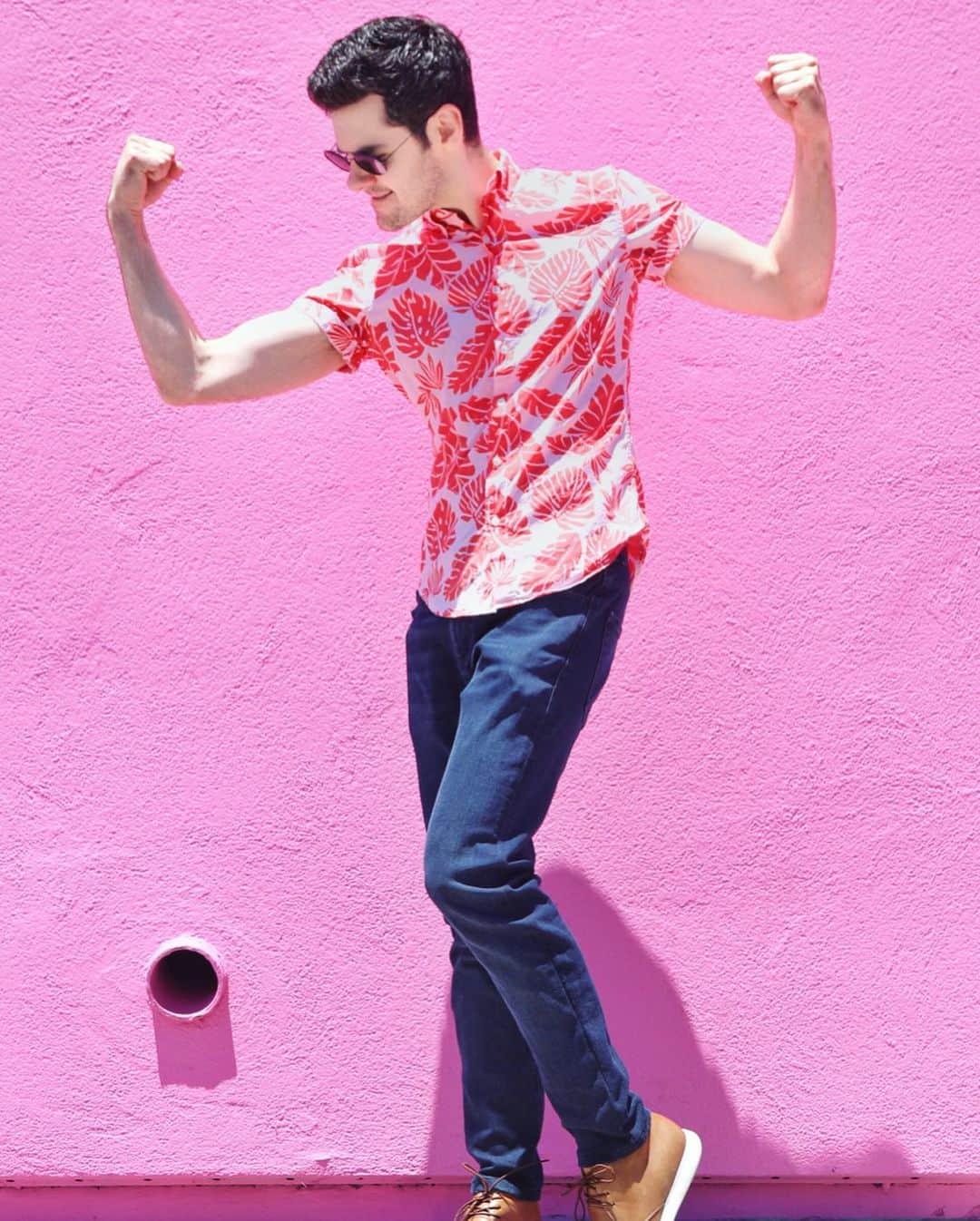 ブレンダン・ロビンソンさんのインスタグラム写真 - (ブレンダン・ロビンソンInstagram)「Real men aren’t afraid to wear #pink! . . . Pics by @larrywrightphotography . . . #bold #strong #colorful #havefun #fun #play #summer #LA」7月14日 3時50分 - brendanrobinson